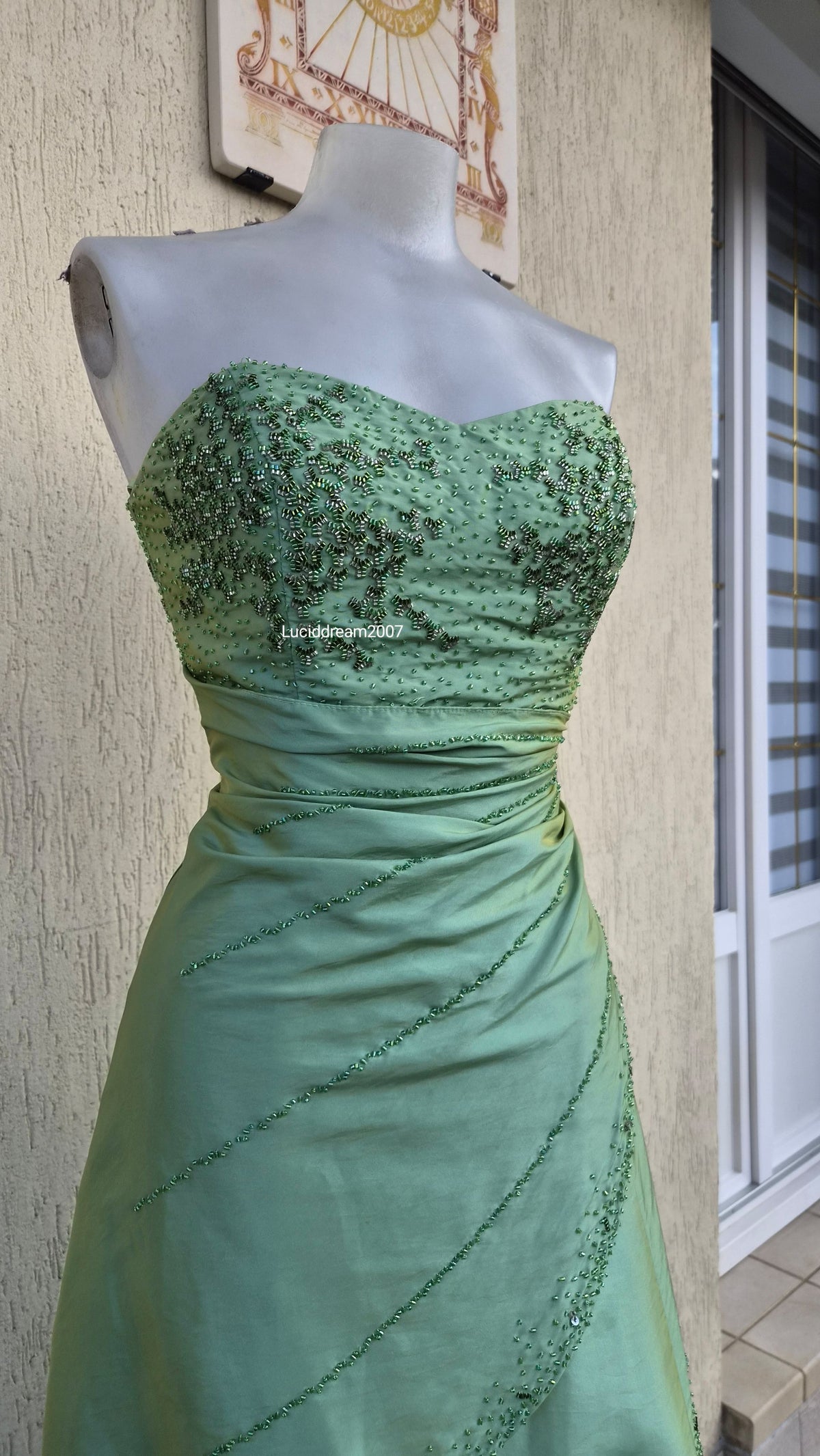 Robe bustier brodée verte