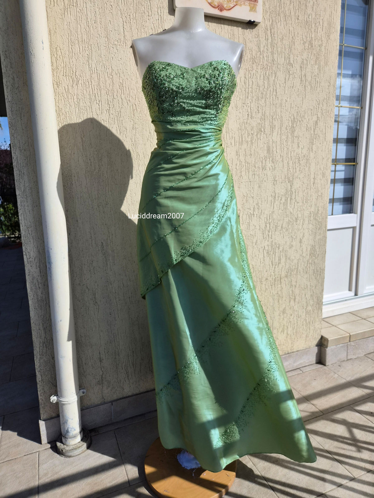 Robe bustier brodée verte