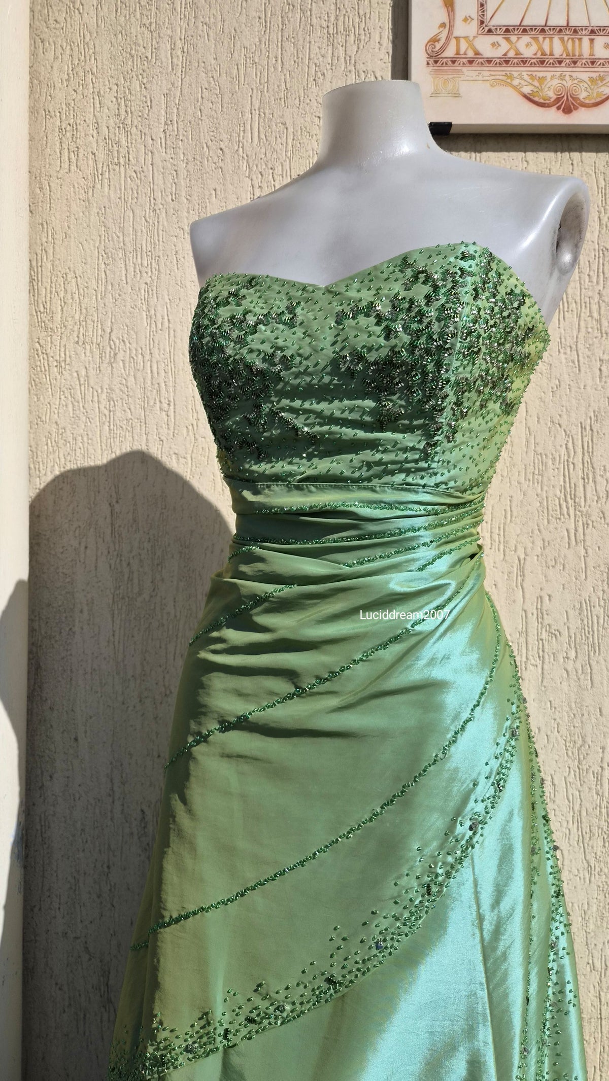 Robe bustier brodée verte