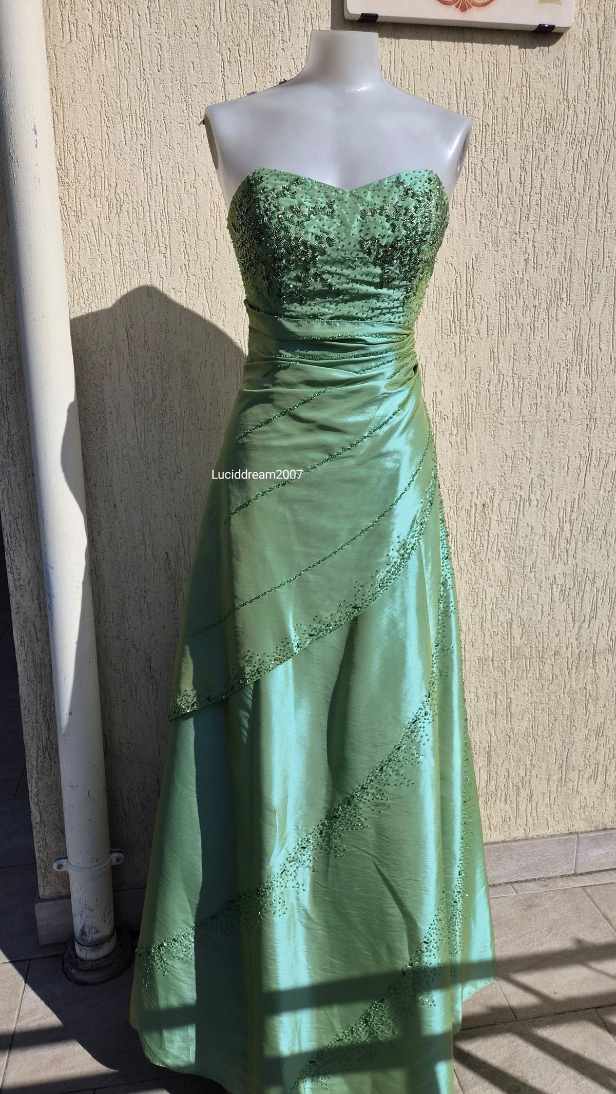 Robe bustier brodée verte