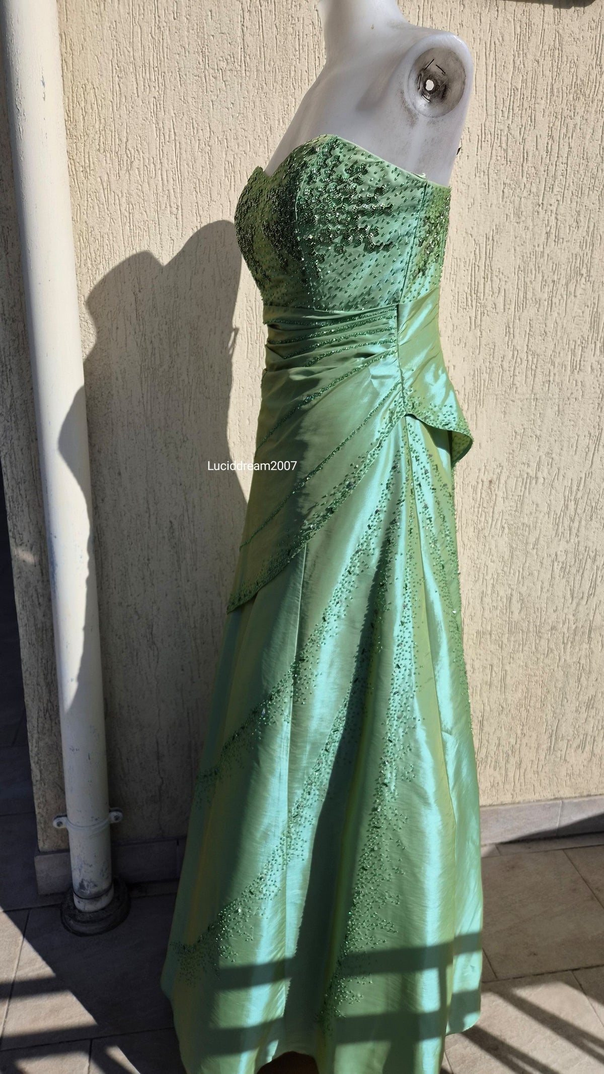 Robe bustier brodée verte