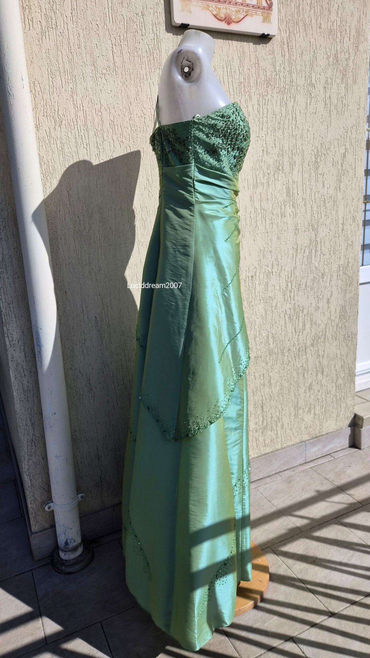 Robe bustier brodée verte