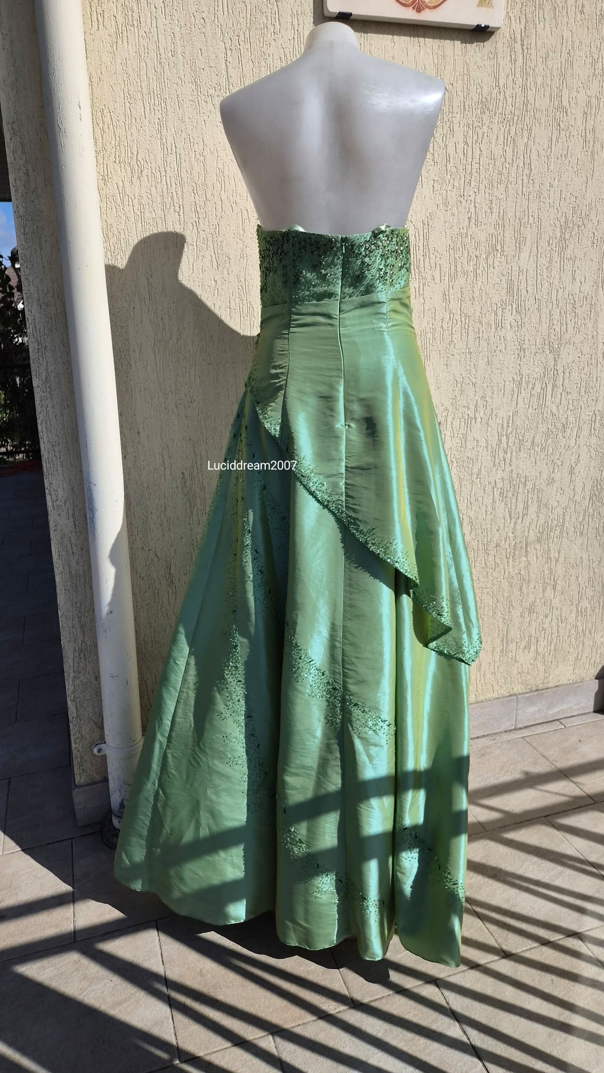Robe bustier brodée verte