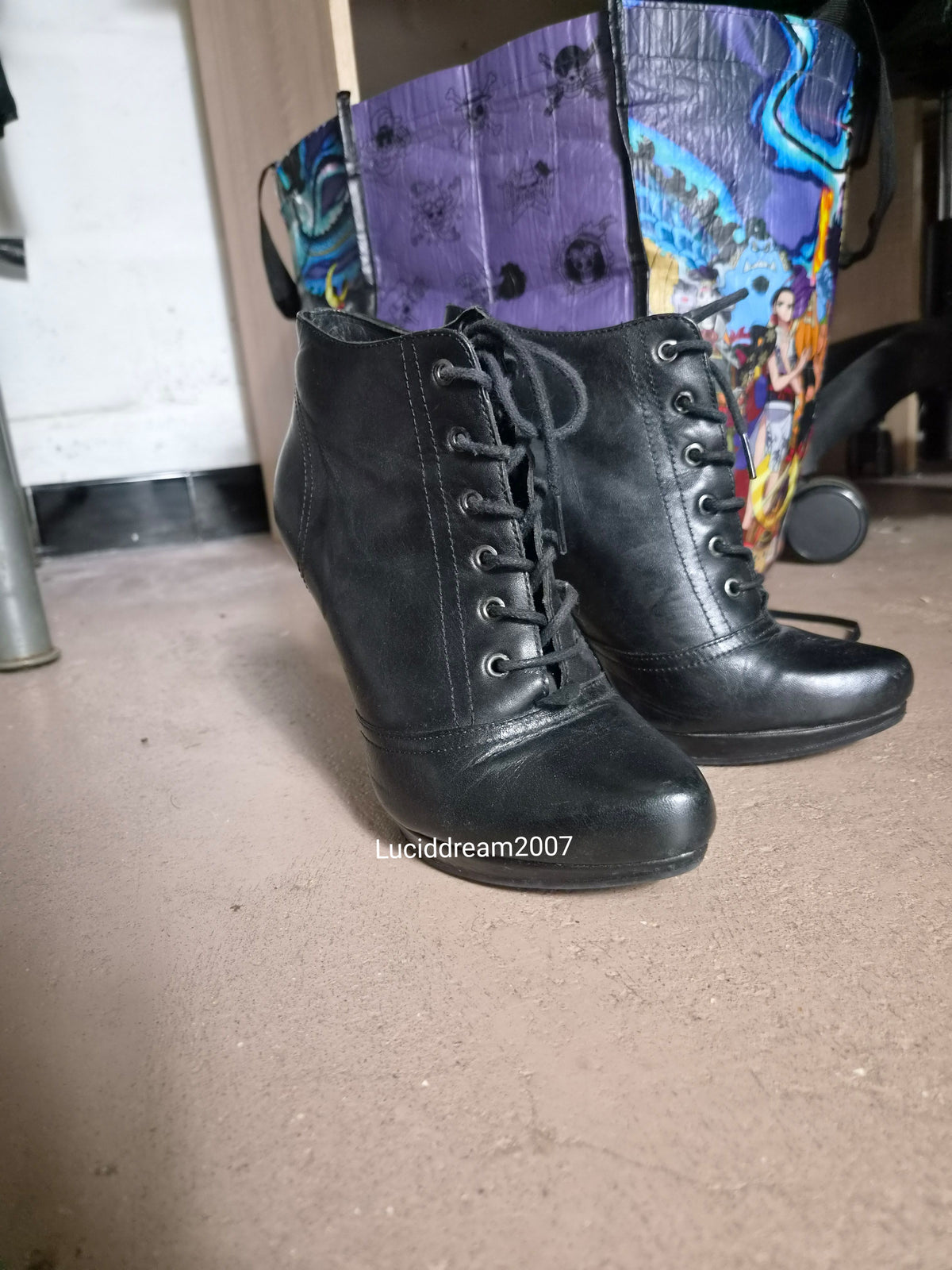 Black lace-up shoes