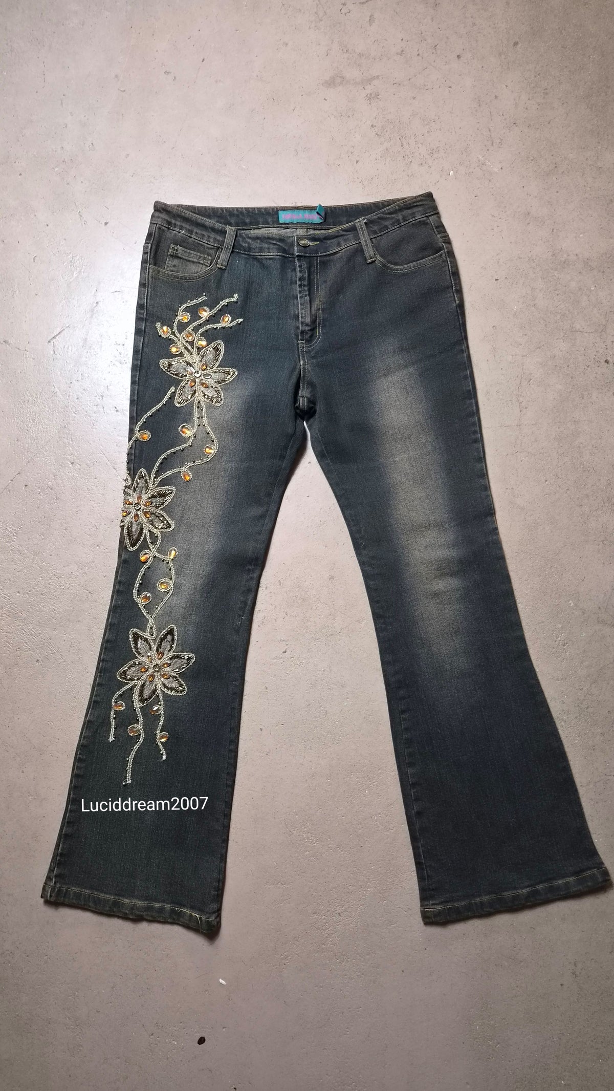 Pantalon en denim brodé