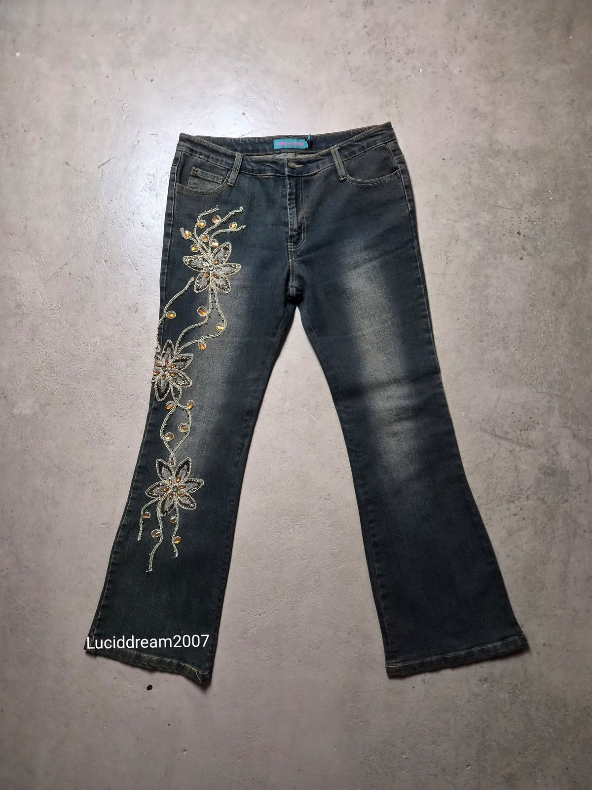 Pantalon en denim brodé