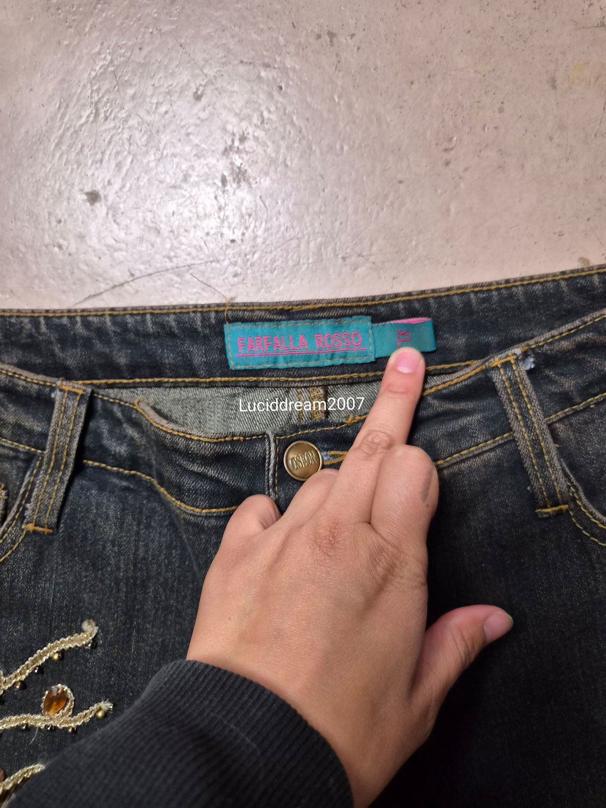 Pantalon en denim brodé