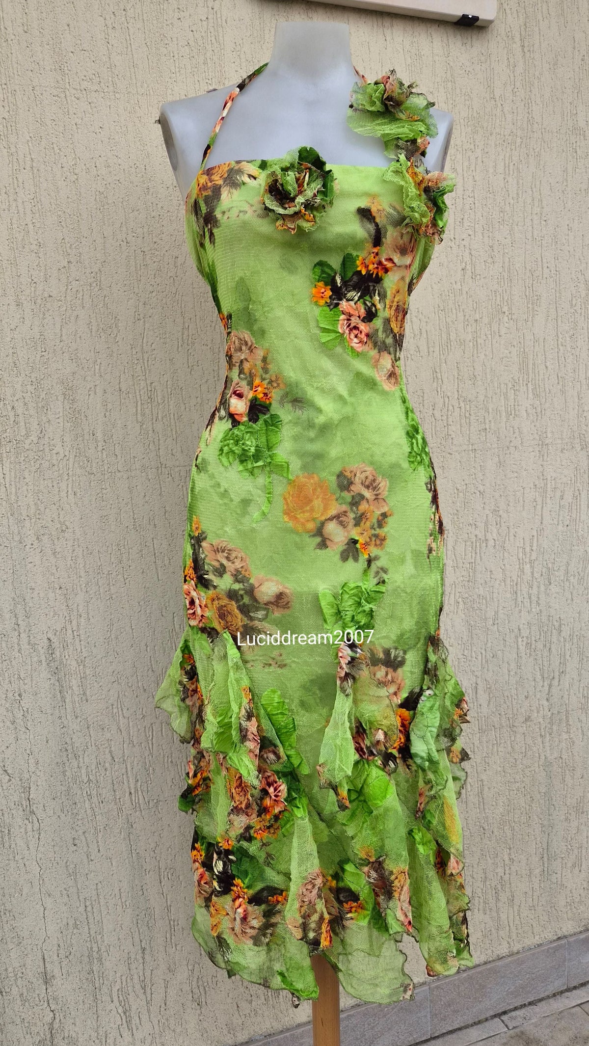 Robe dos nu en dentelle verte et orange