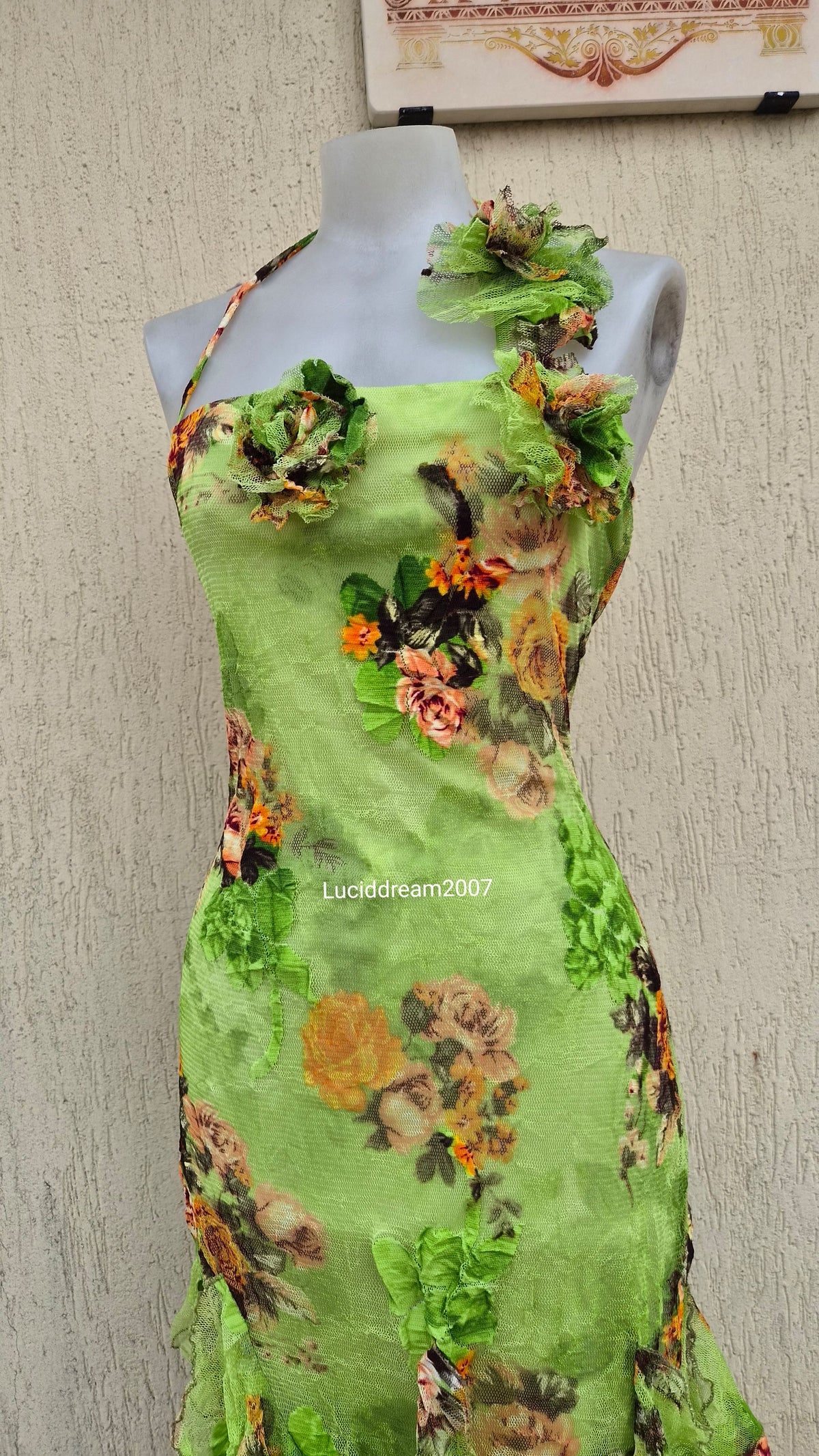 Robe dos nu en dentelle verte et orange