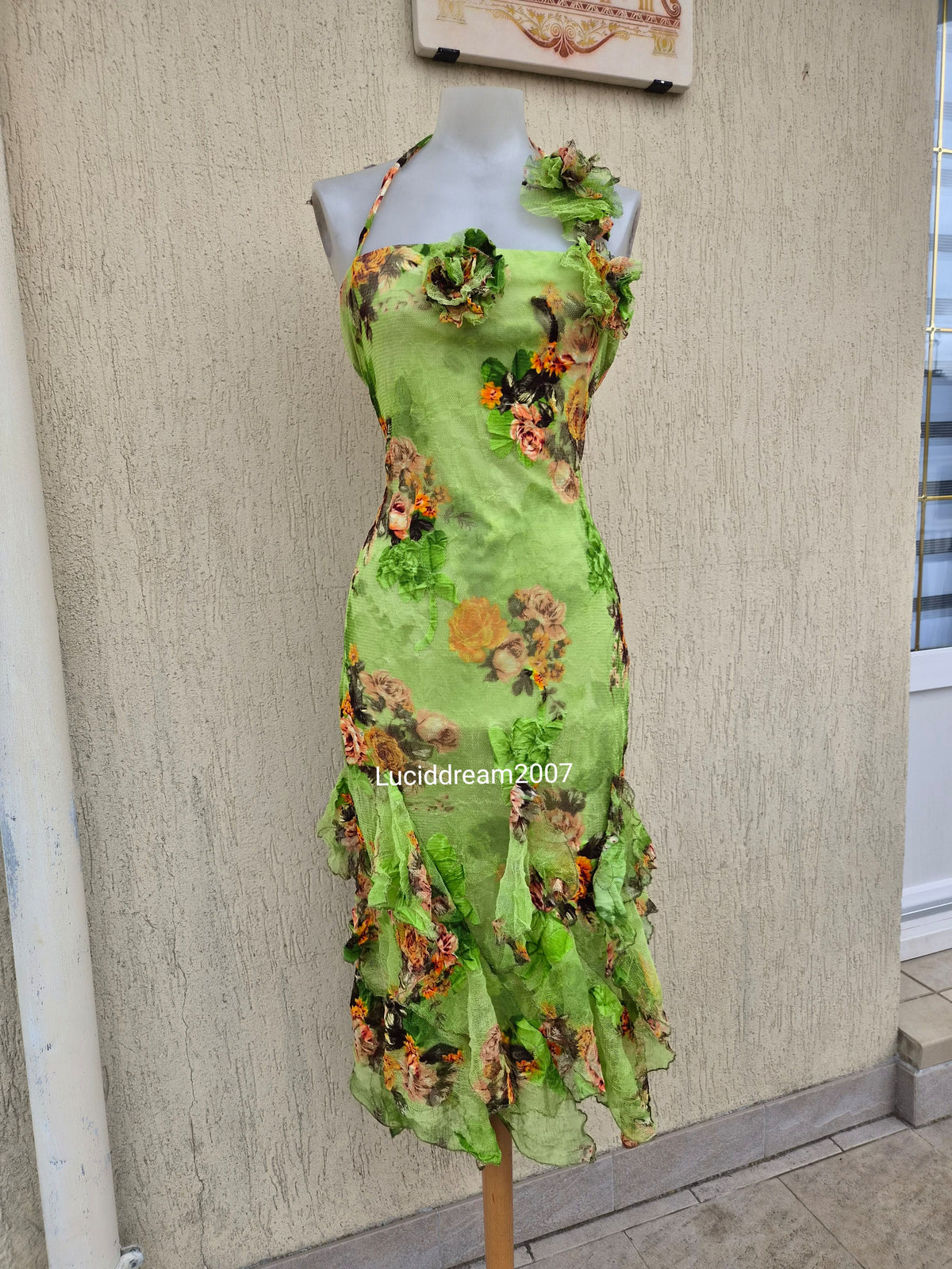Robe dos nu en dentelle verte et orange