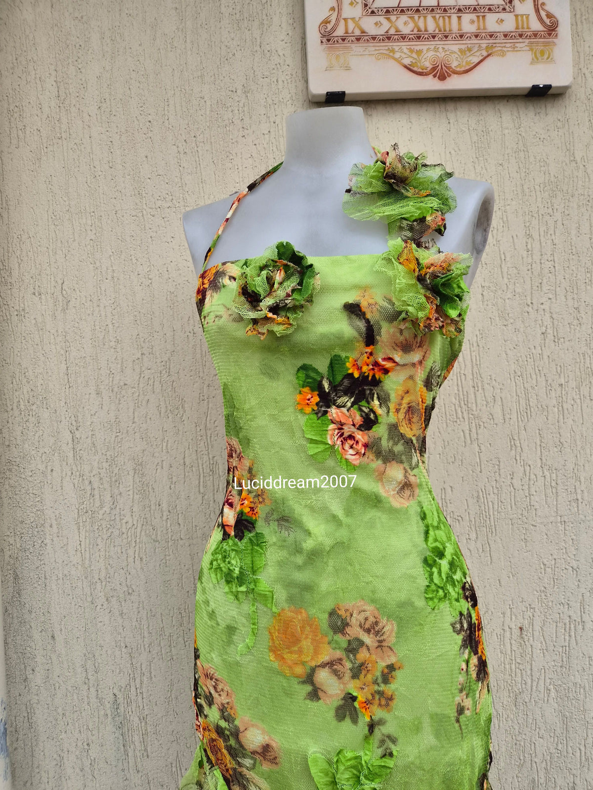 Robe dos nu en dentelle verte et orange