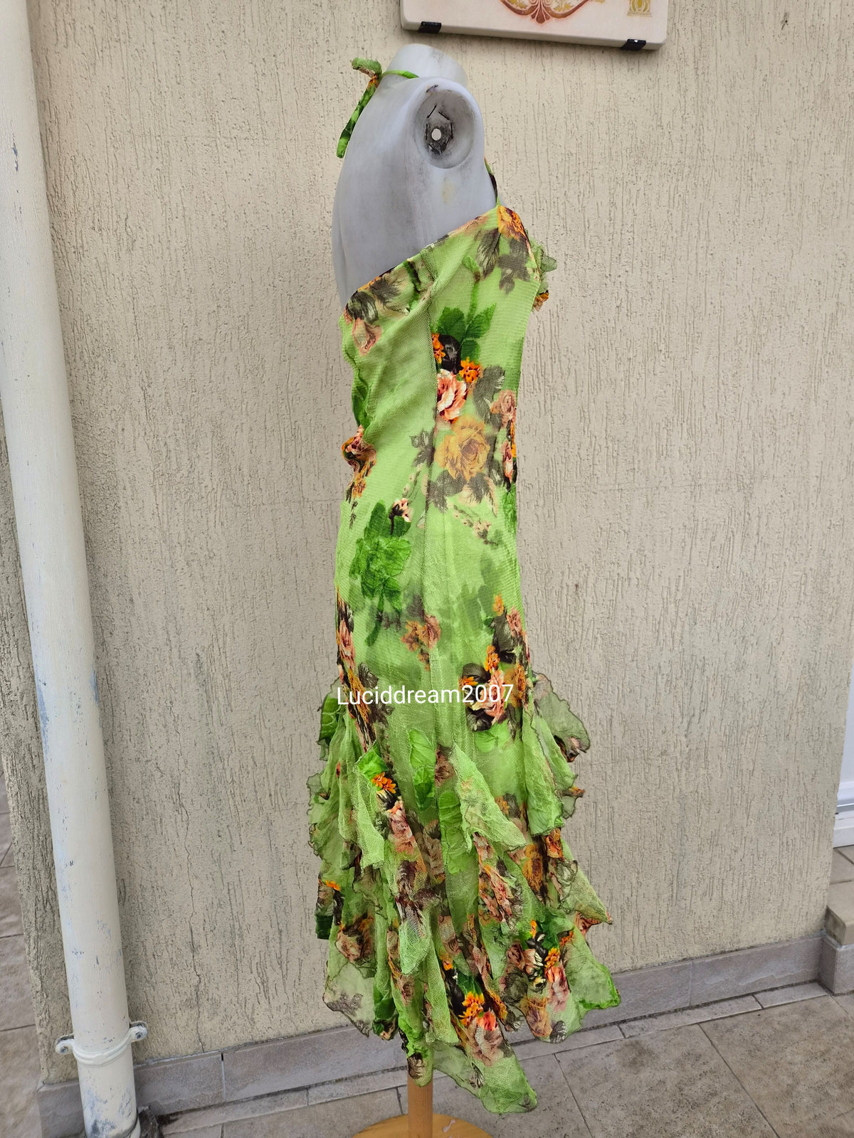 Robe dos nu en dentelle verte et orange