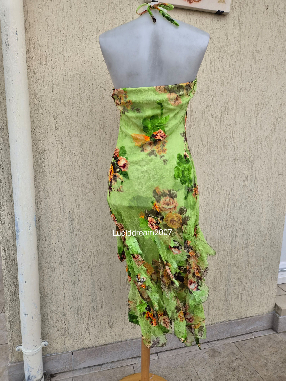 Robe dos nu en dentelle verte et orange
