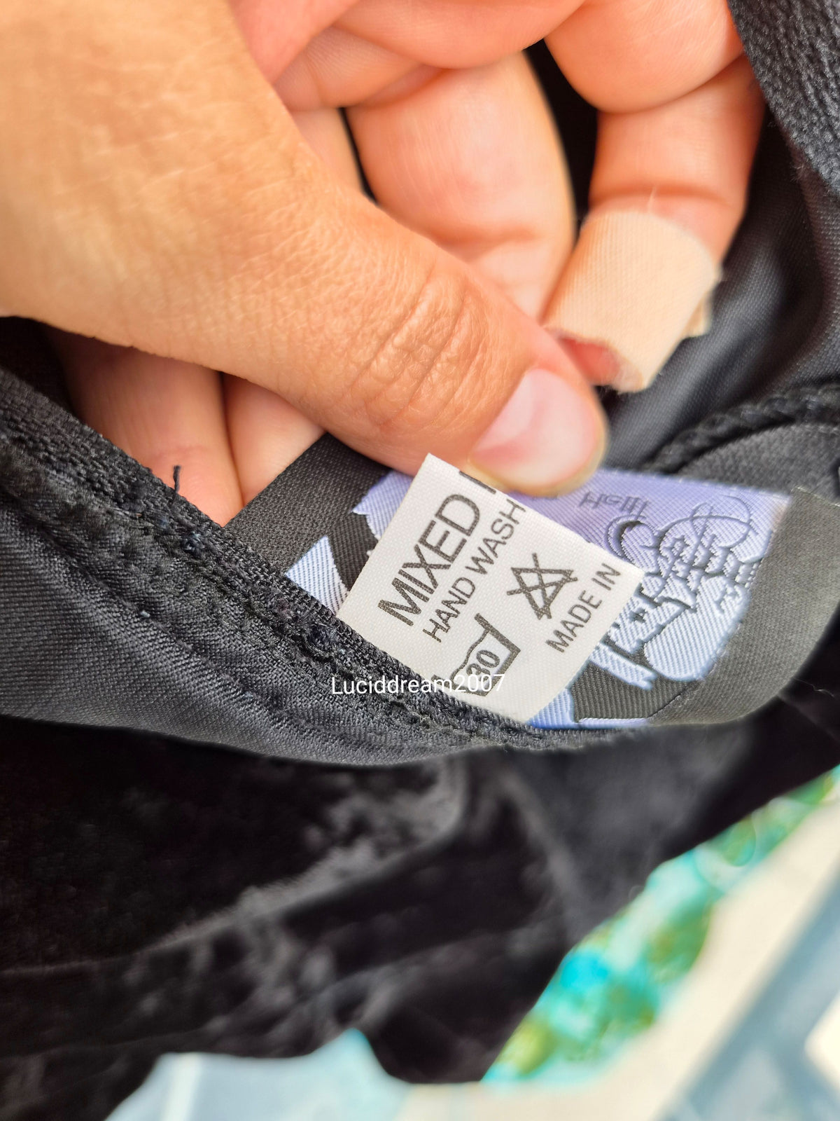 Longue robe en velours et dentelle avec laçage