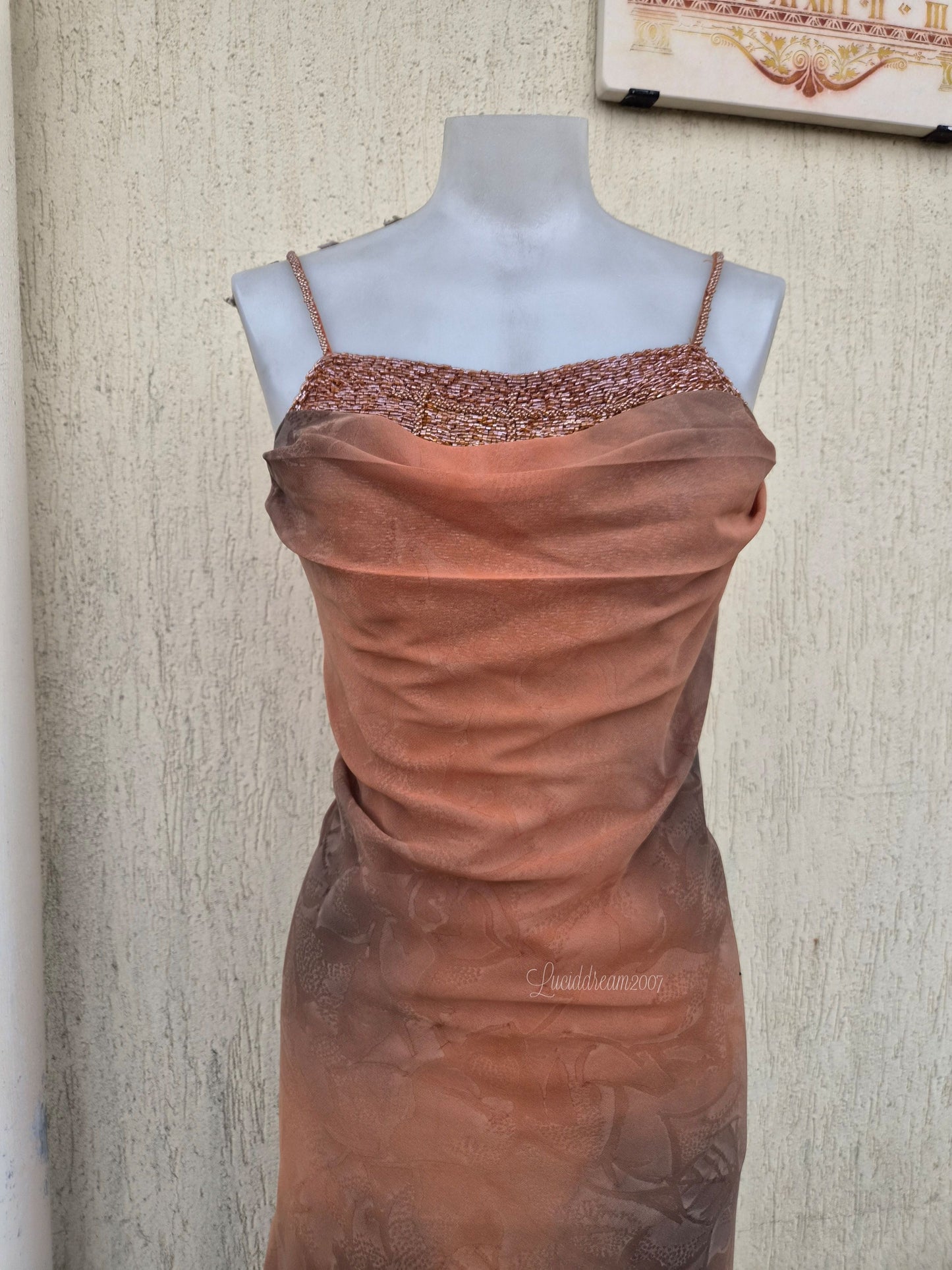 Robe tons ocres avec broderies