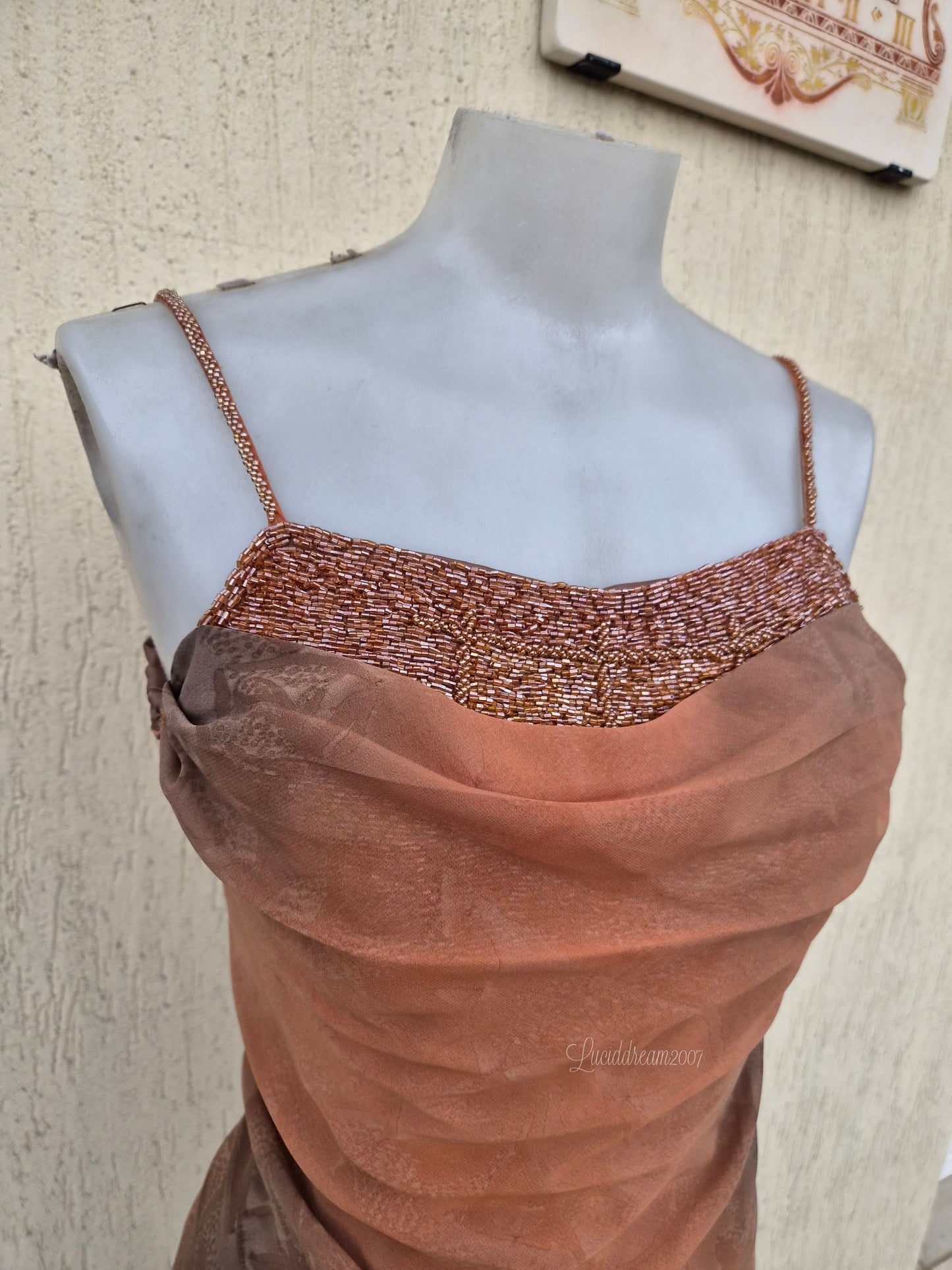 Robe tons ocres avec broderies