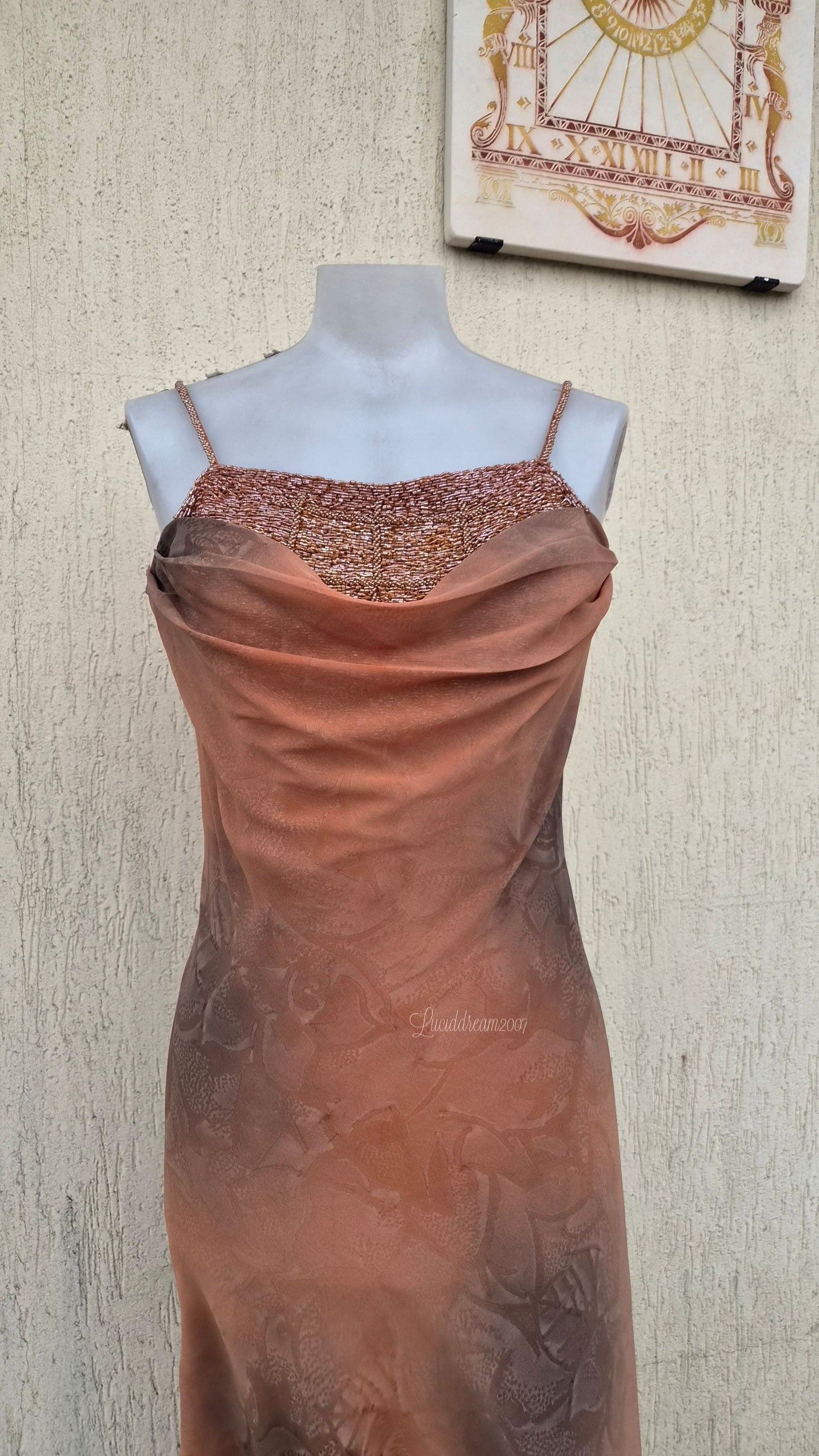 Robe tons ocres avec broderies