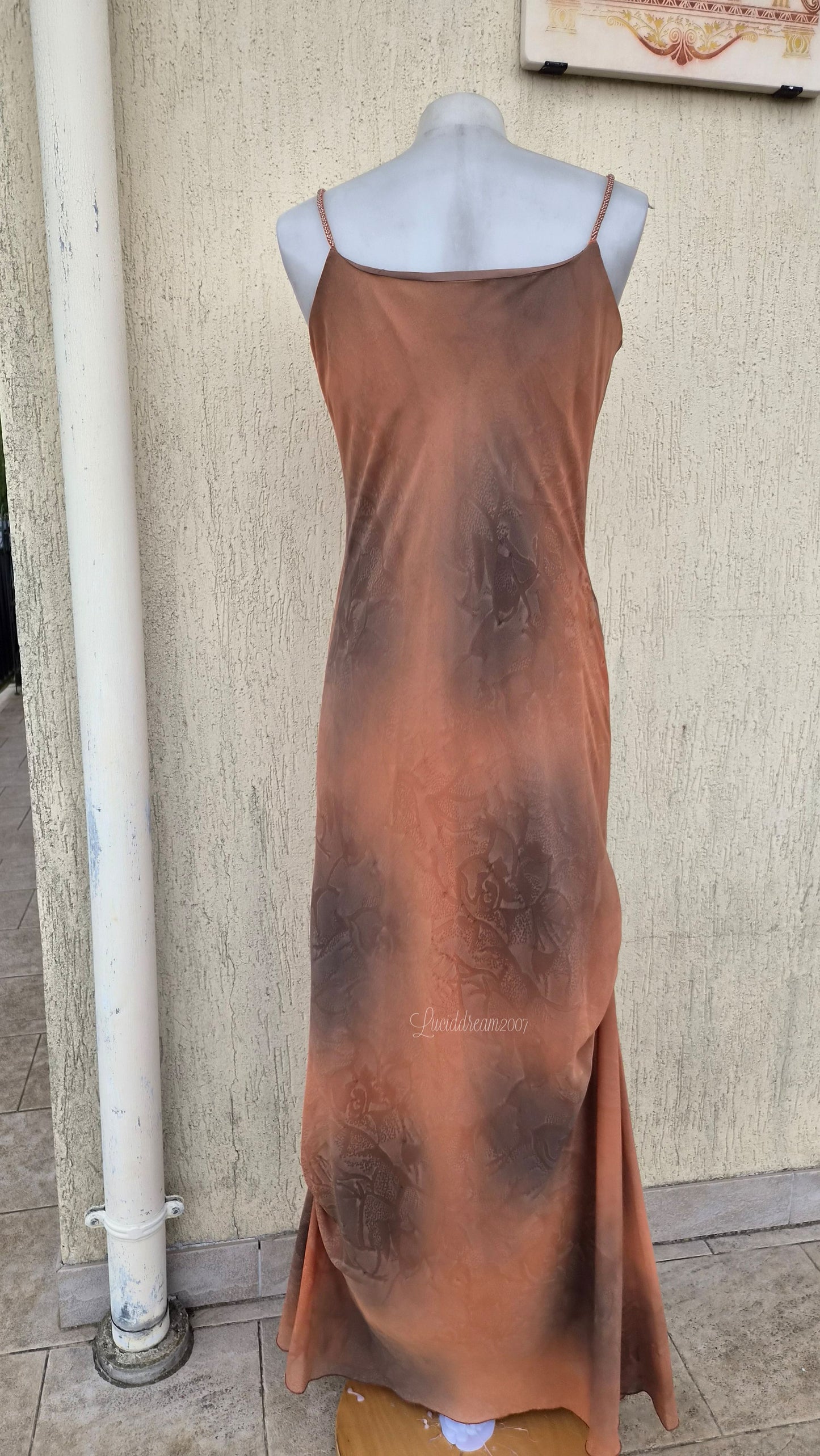 Robe tons ocres avec broderies