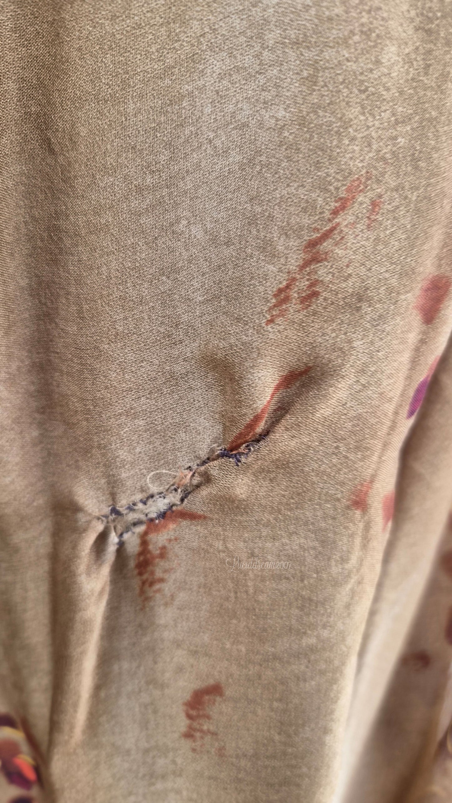 Robe marron en soie avec broderie