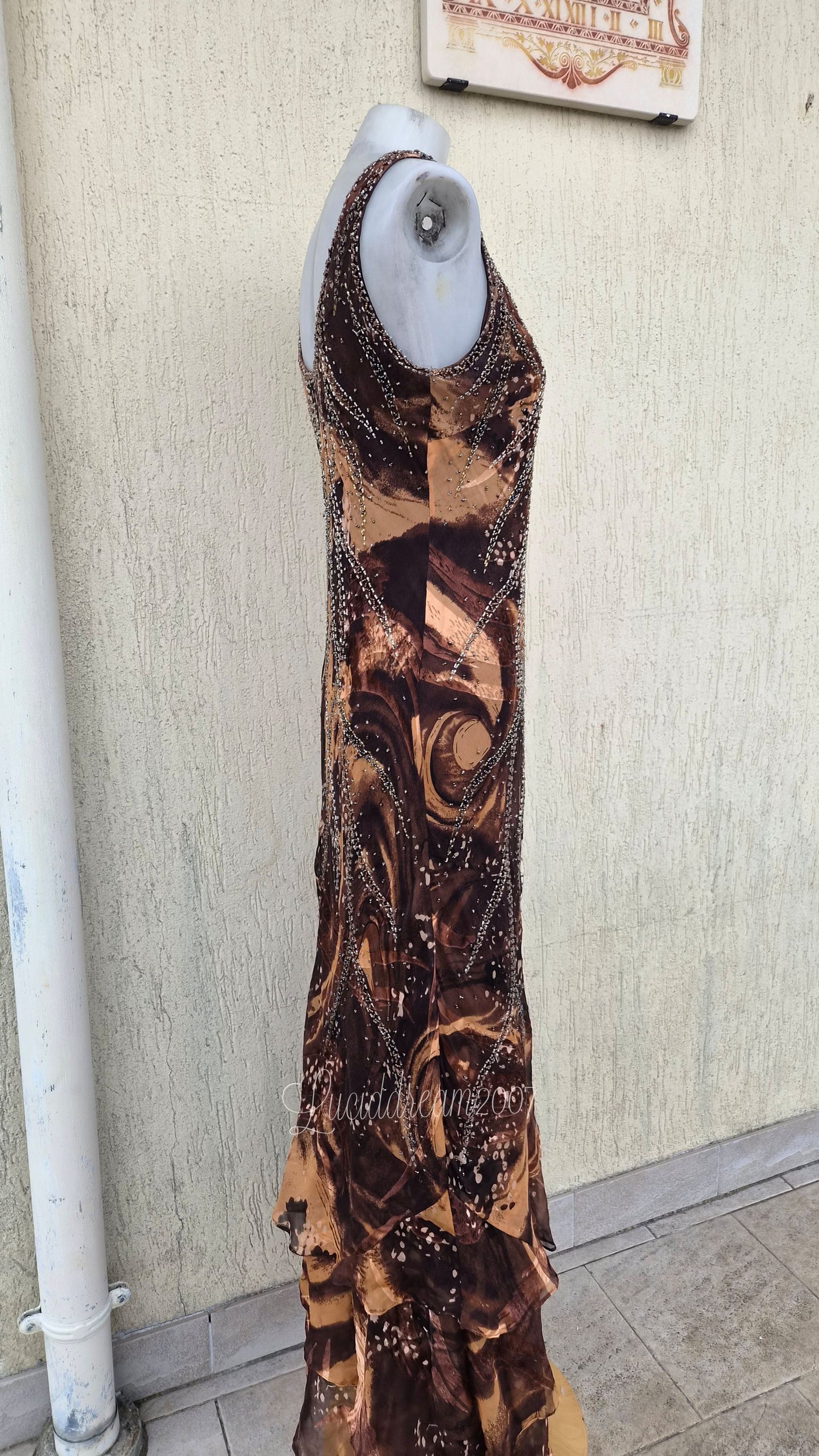 Robe brodée tons marron
