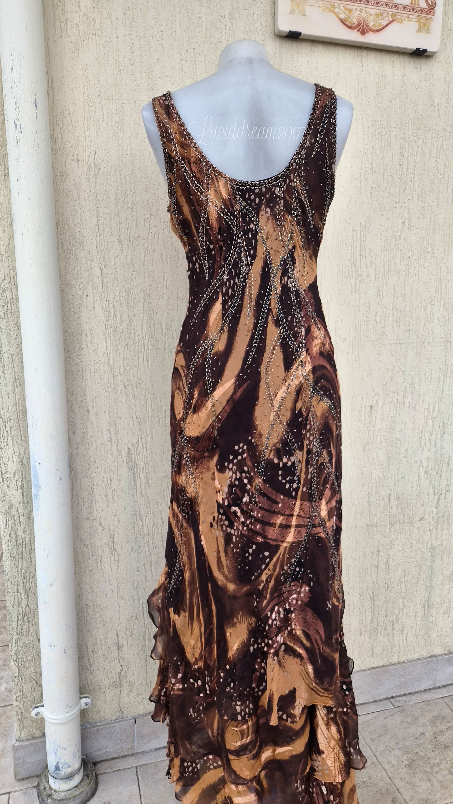 Robe brodée tons marron