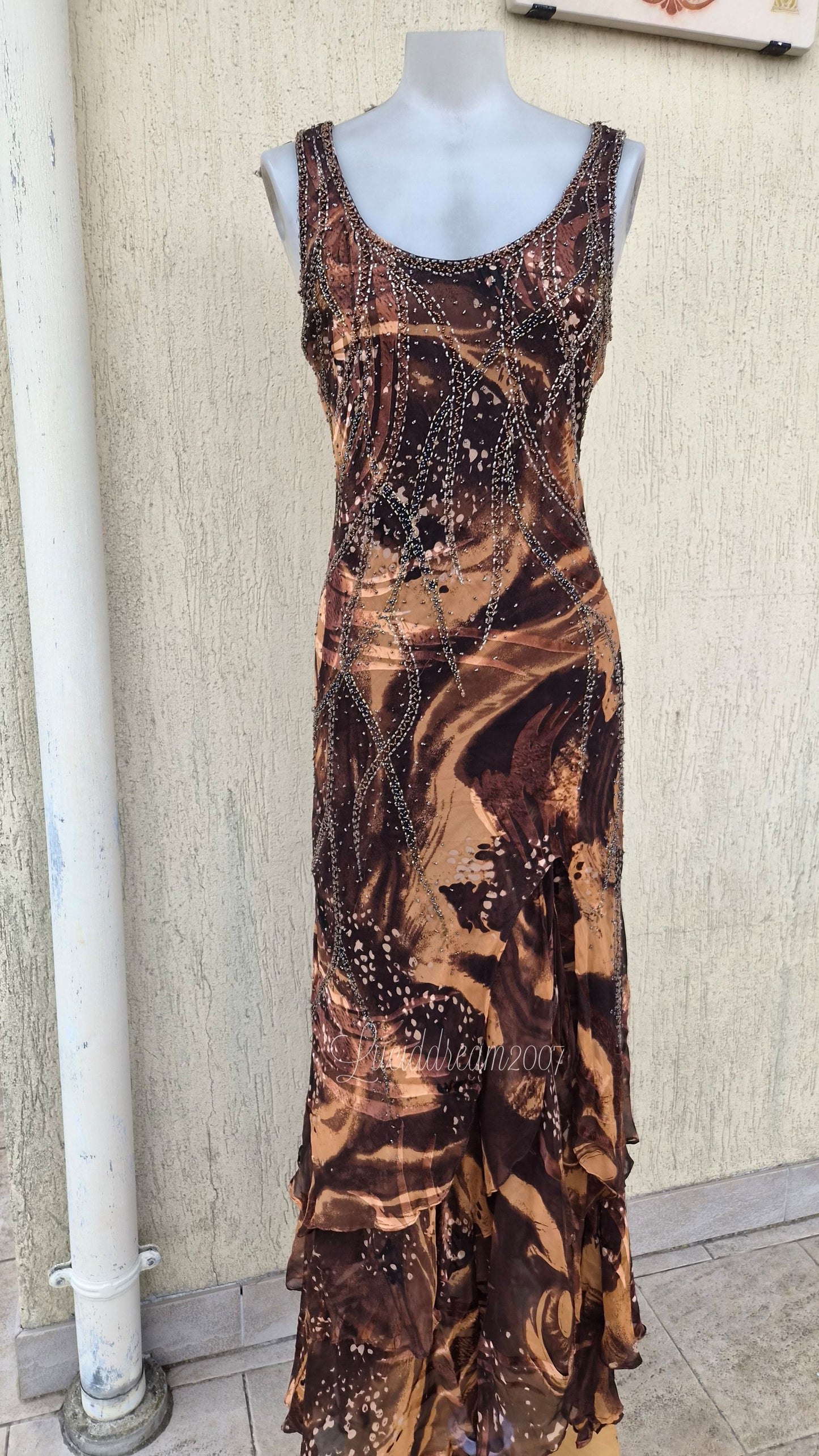 Robe brodée tons marron
