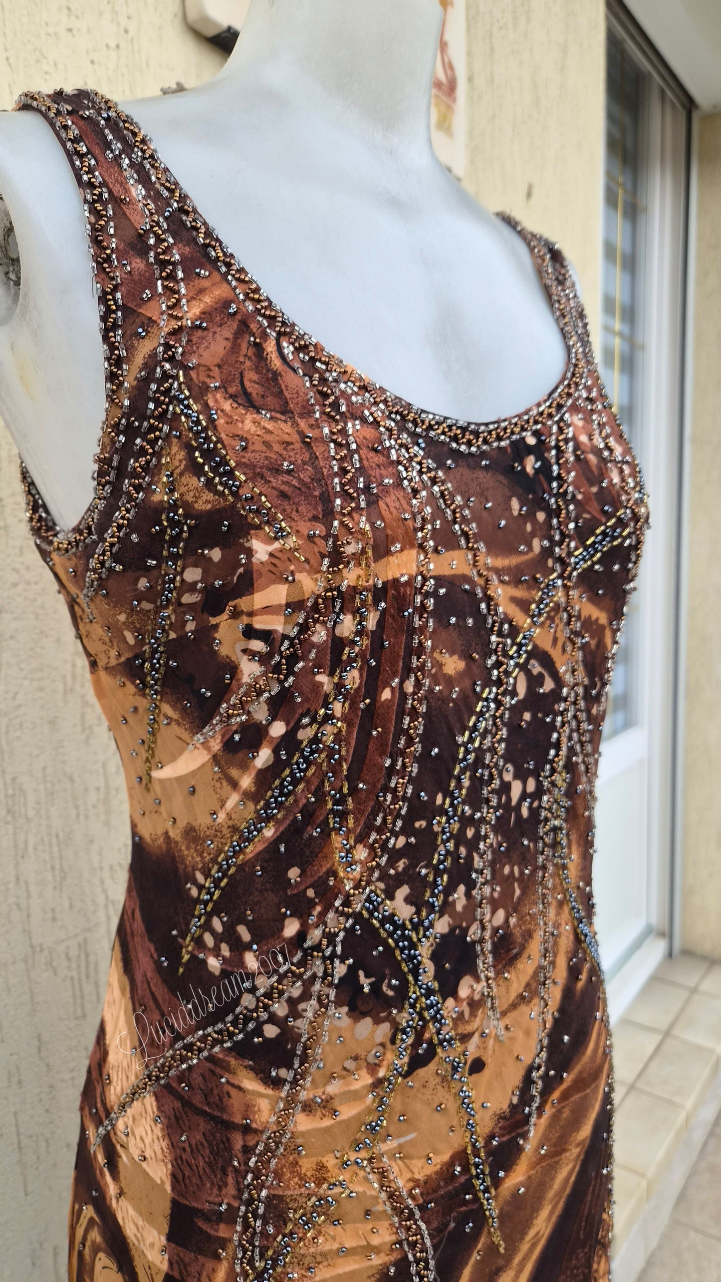 Robe brodée tons marron
