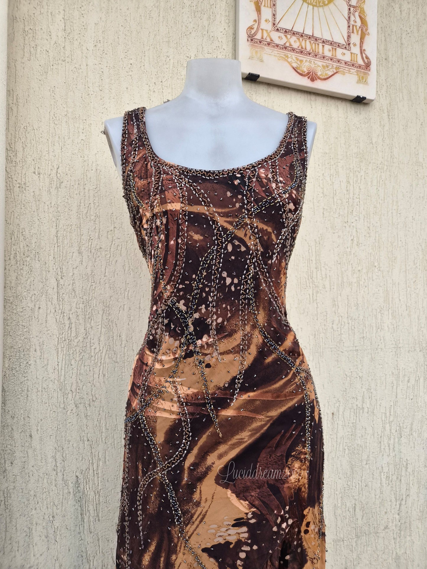 Robe brodée tons marron