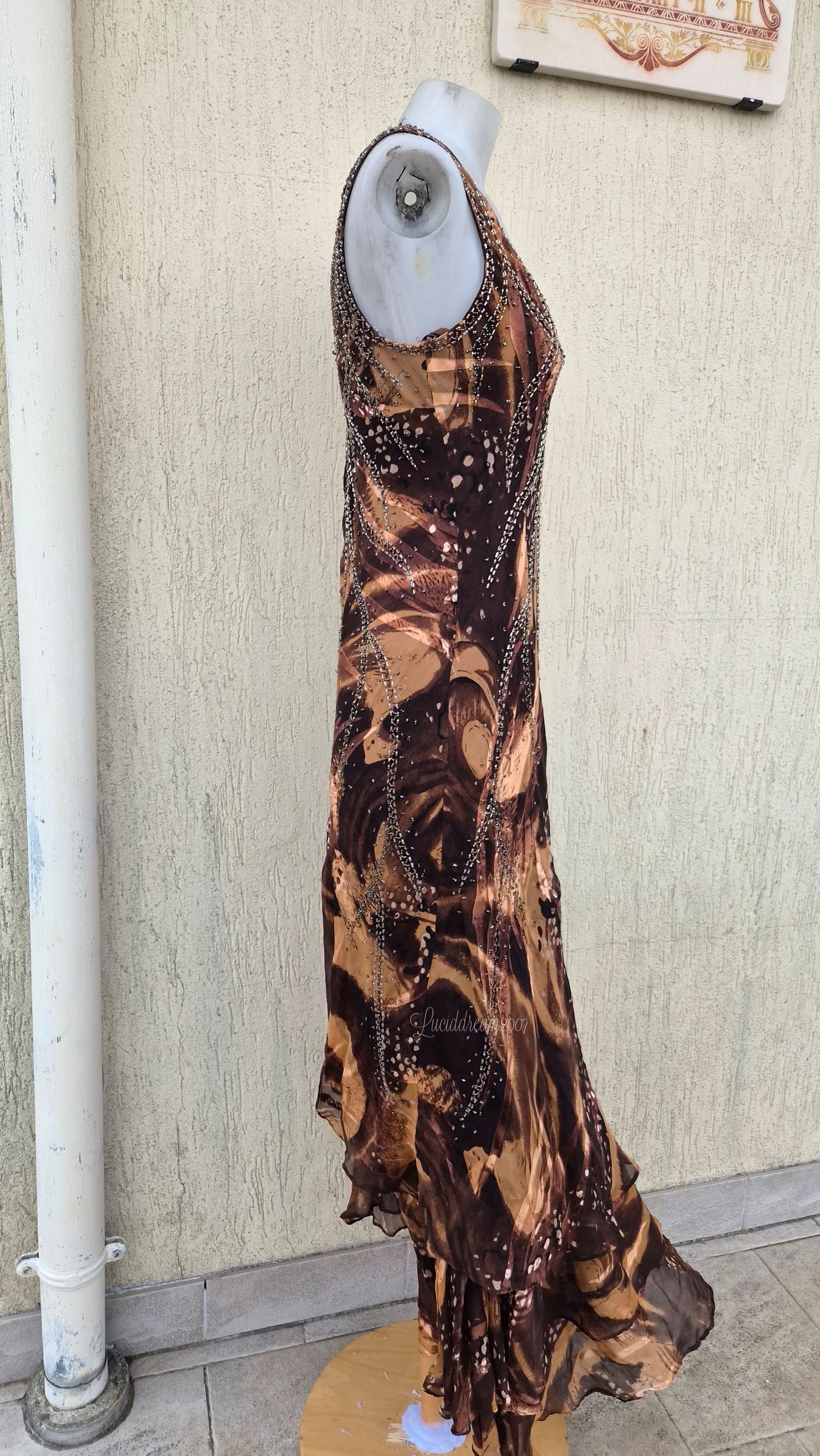 Robe brodée tons marron