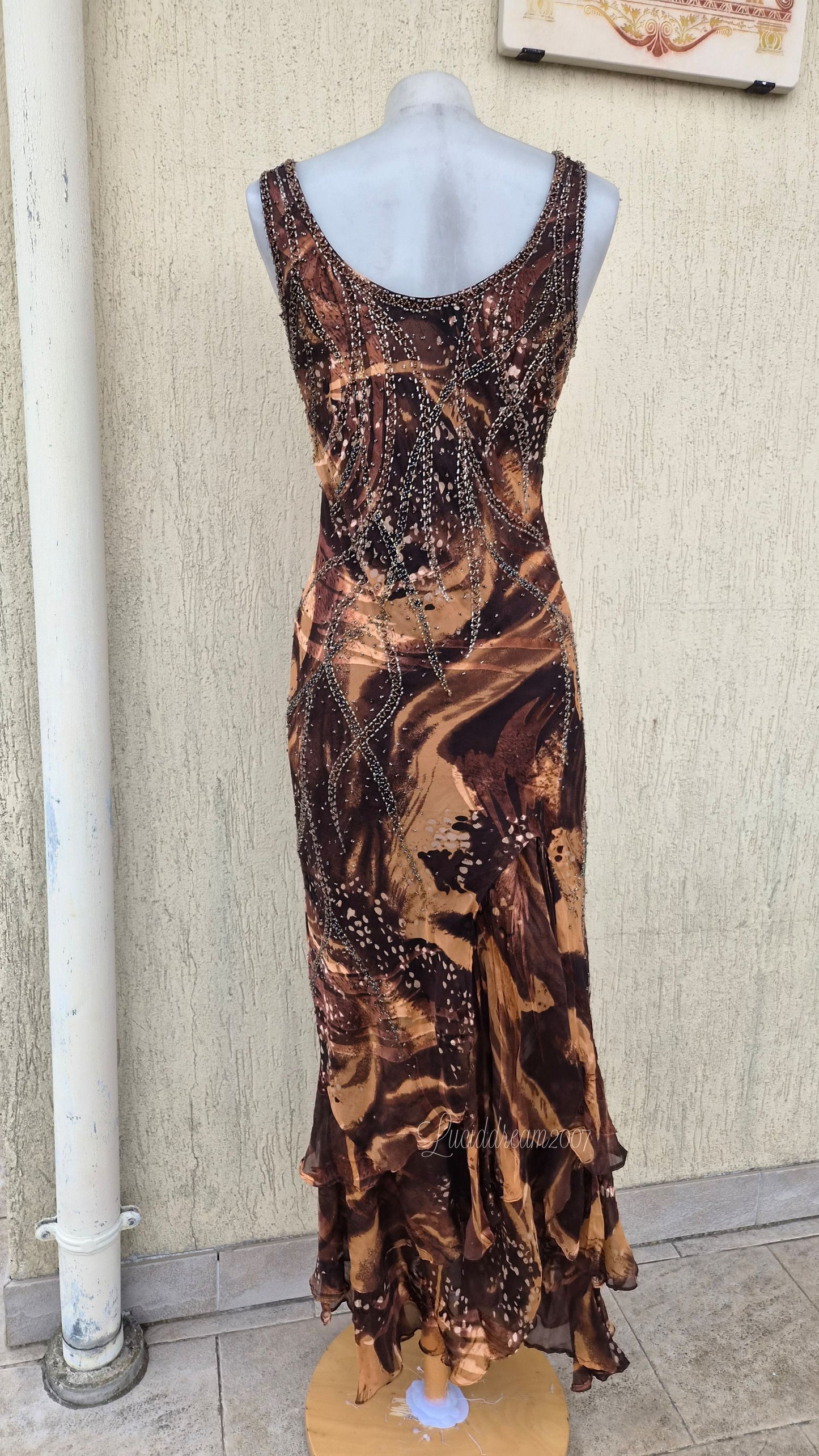 Robe brodée tons marron