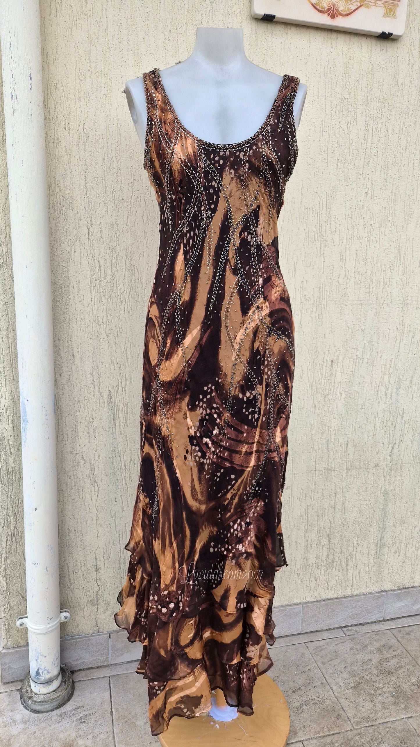 Robe brodée tons marron