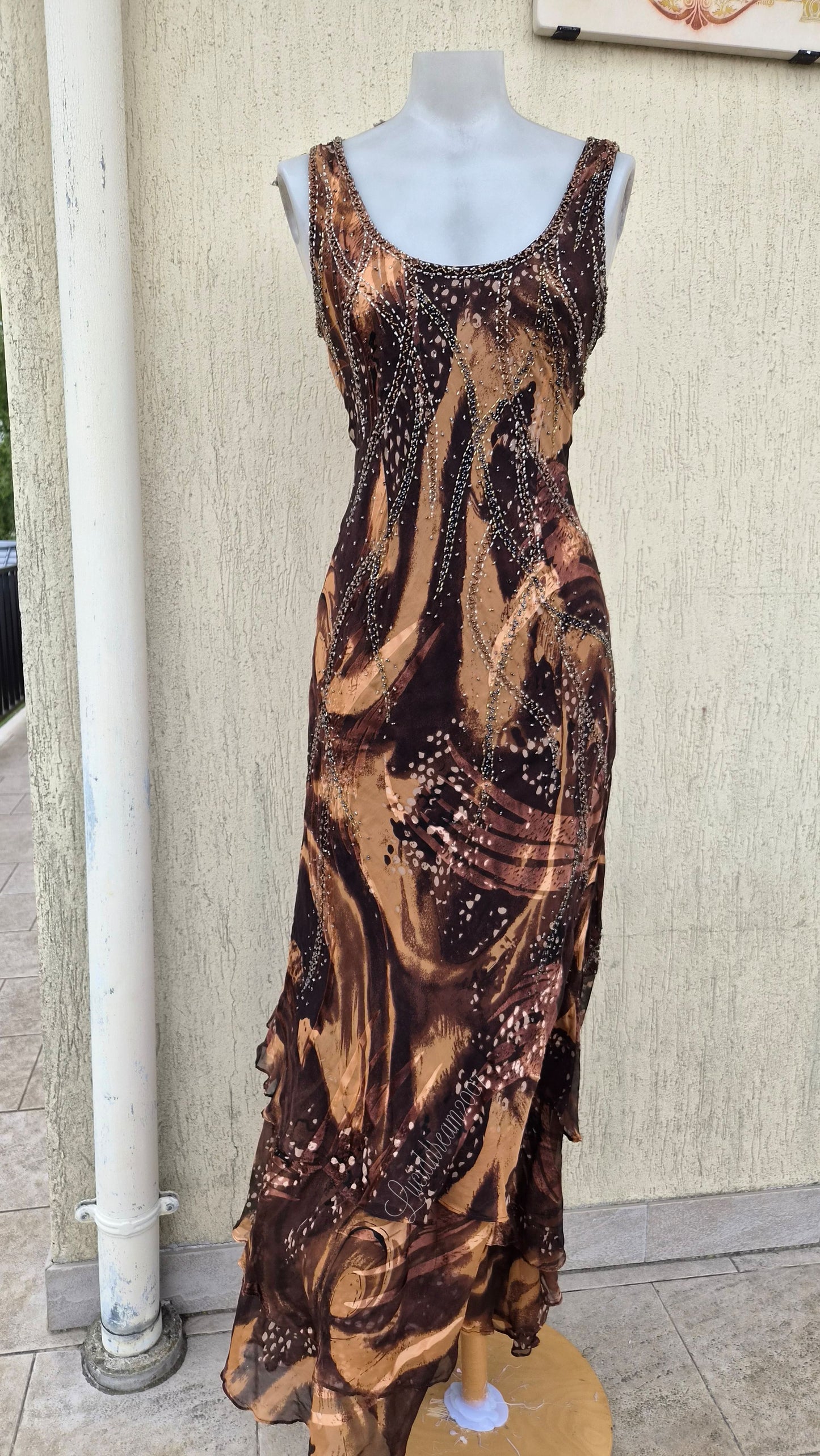 Robe brodée tons marron