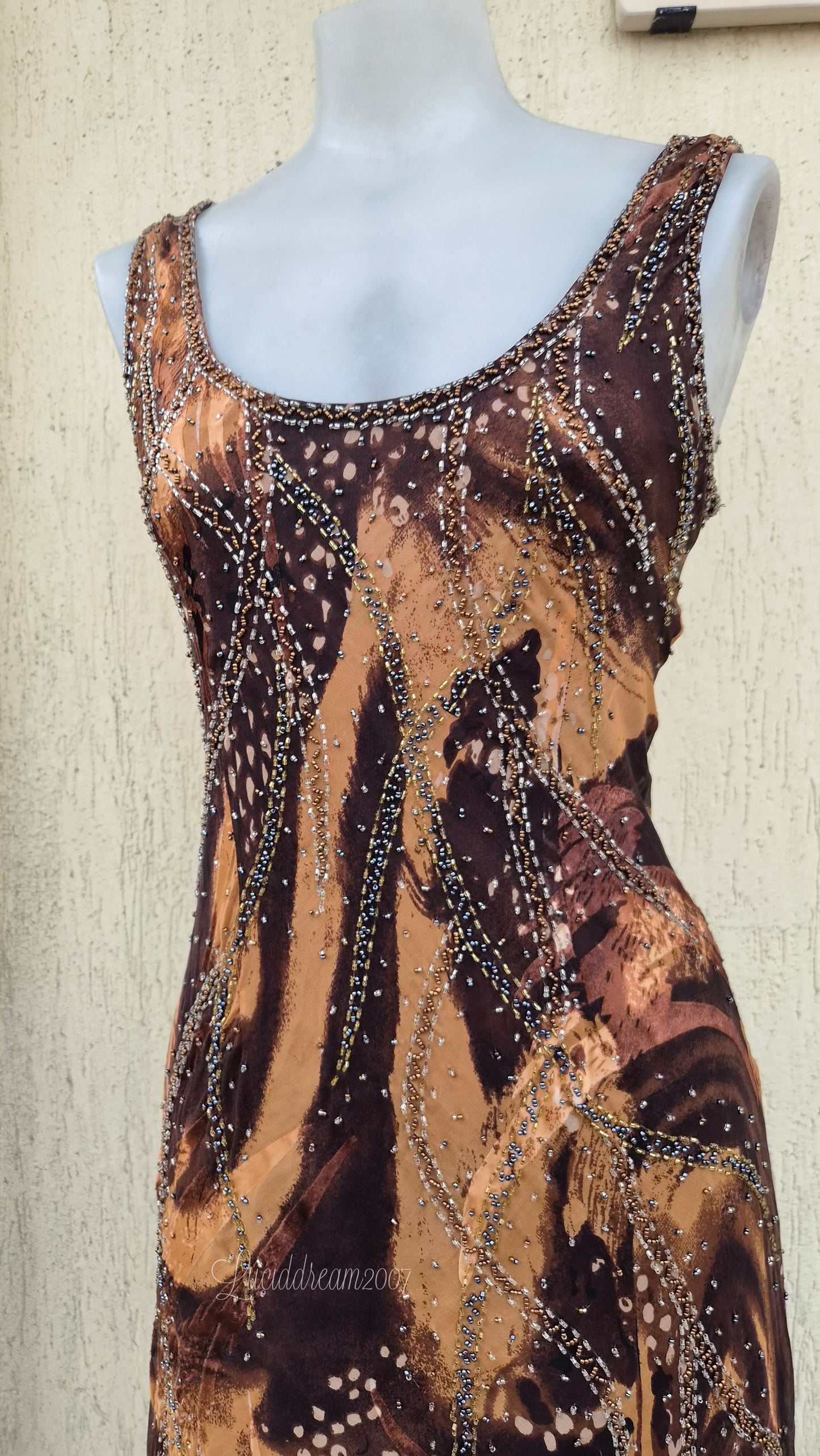 Robe brodée tons marron