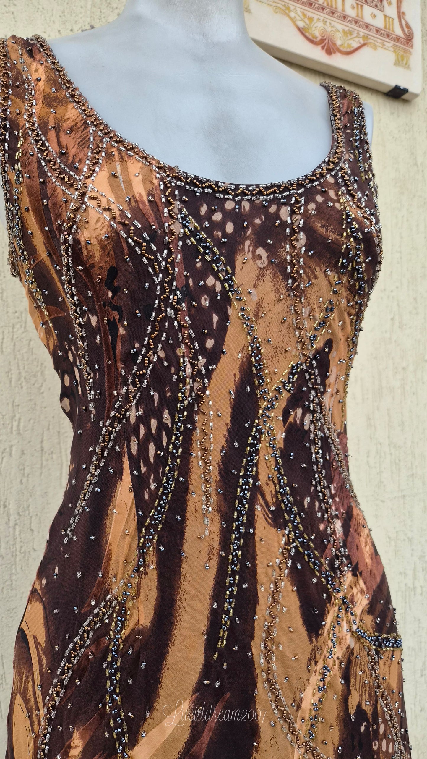 Robe brodée tons marron