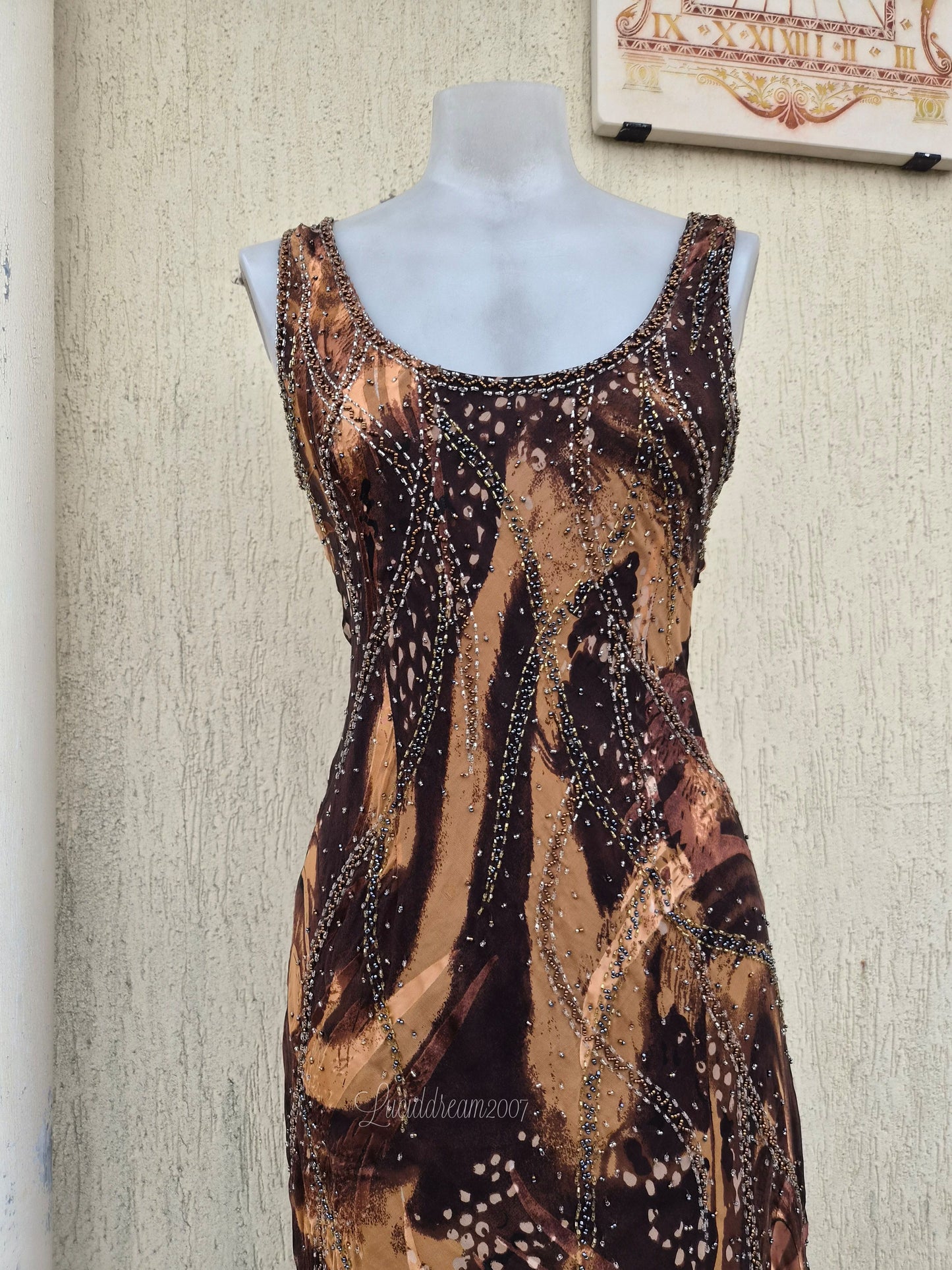 Robe brodée tons marron