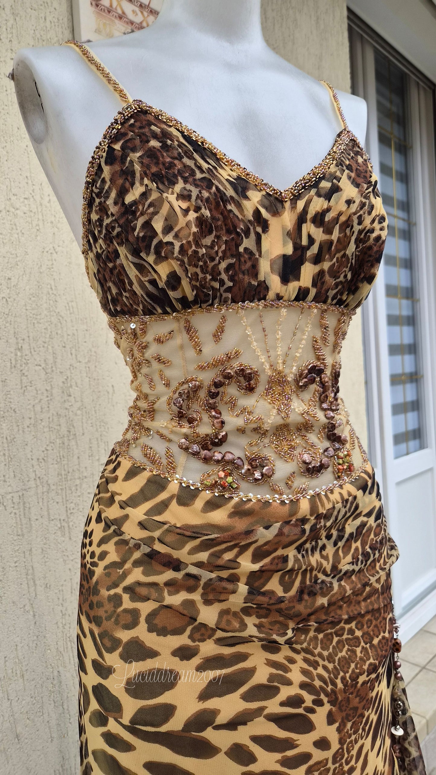 Robe léopard tons dorés
