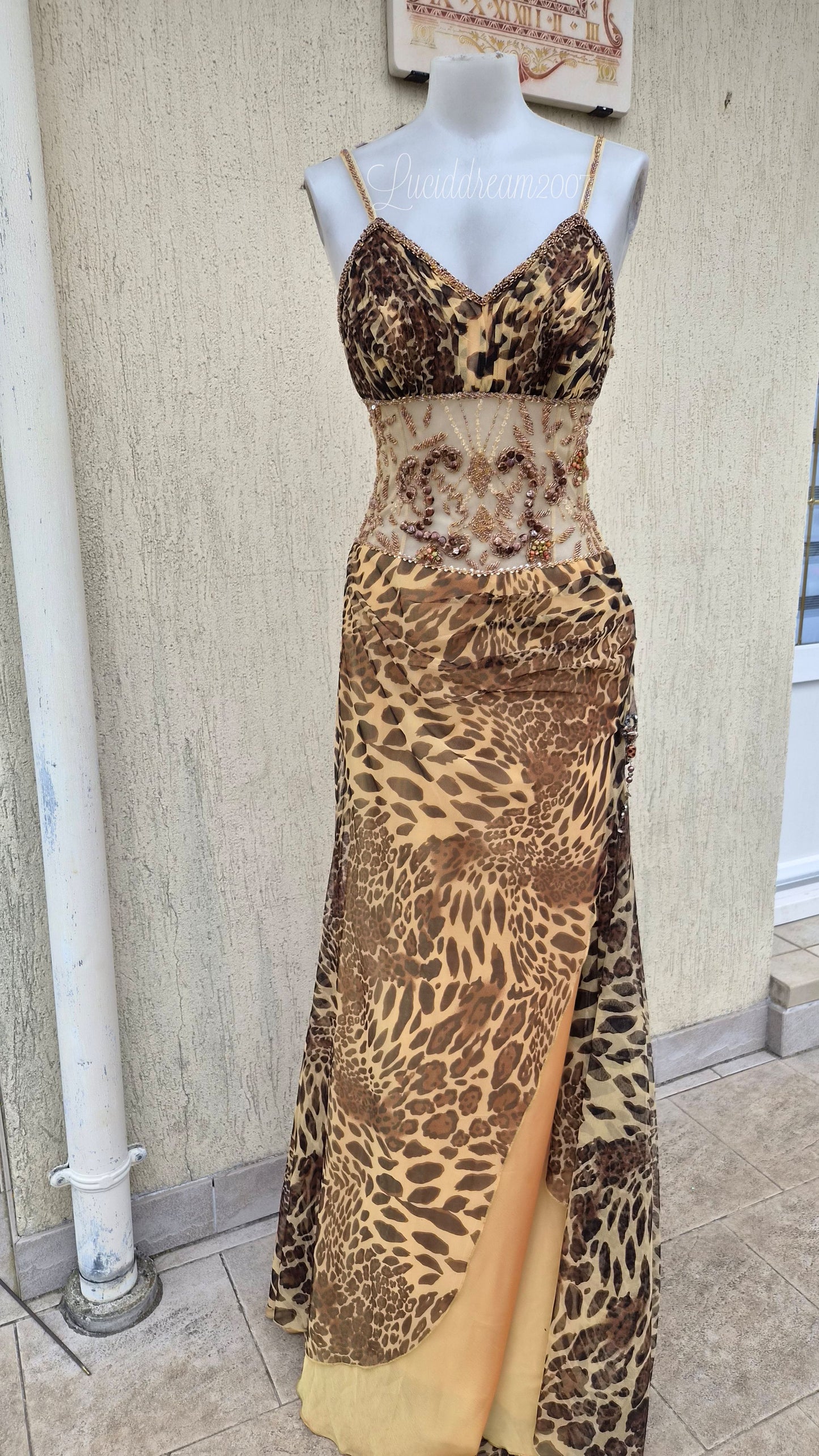 Robe léopard tons dorés