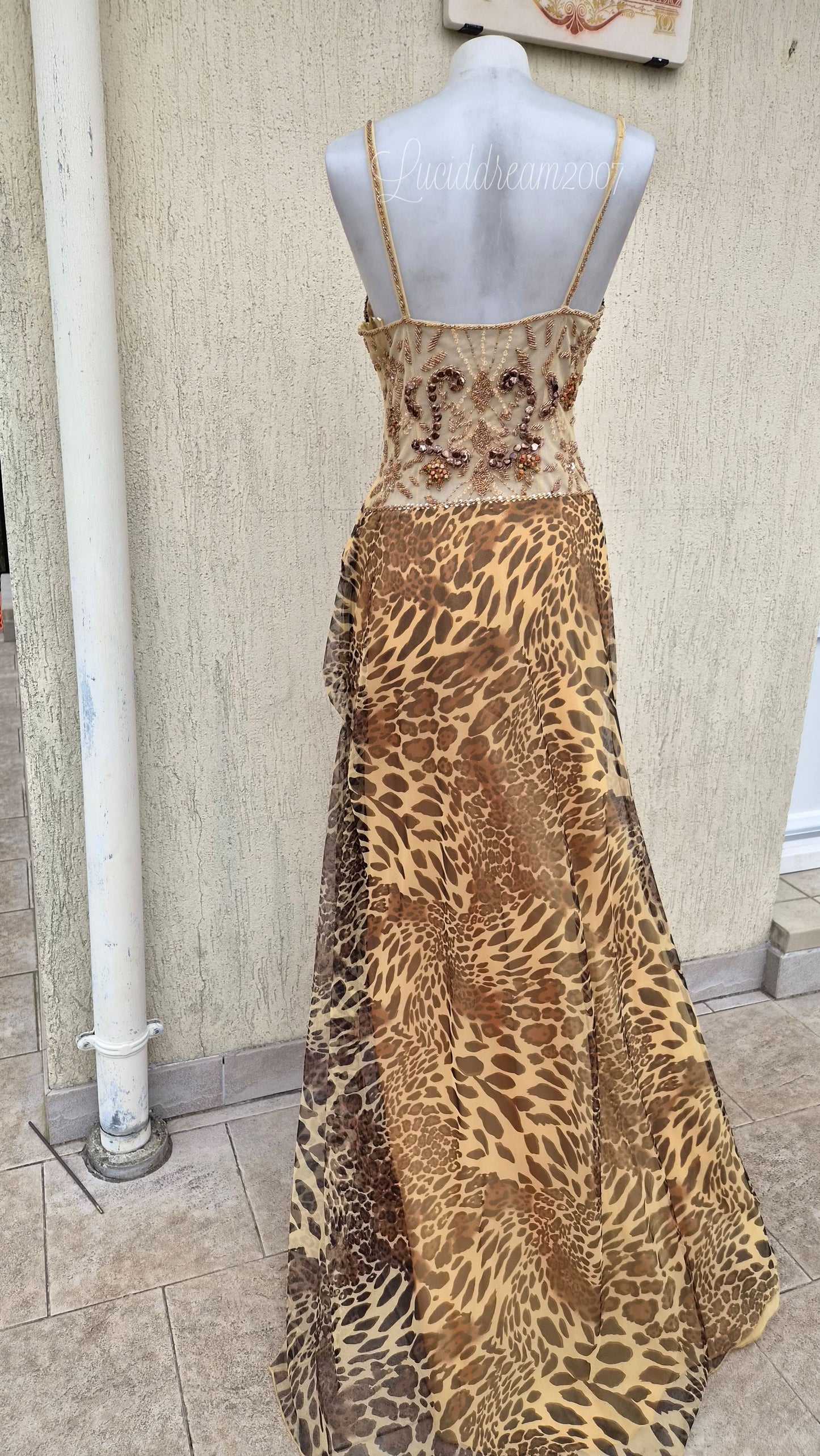 Robe léopard tons dorés
