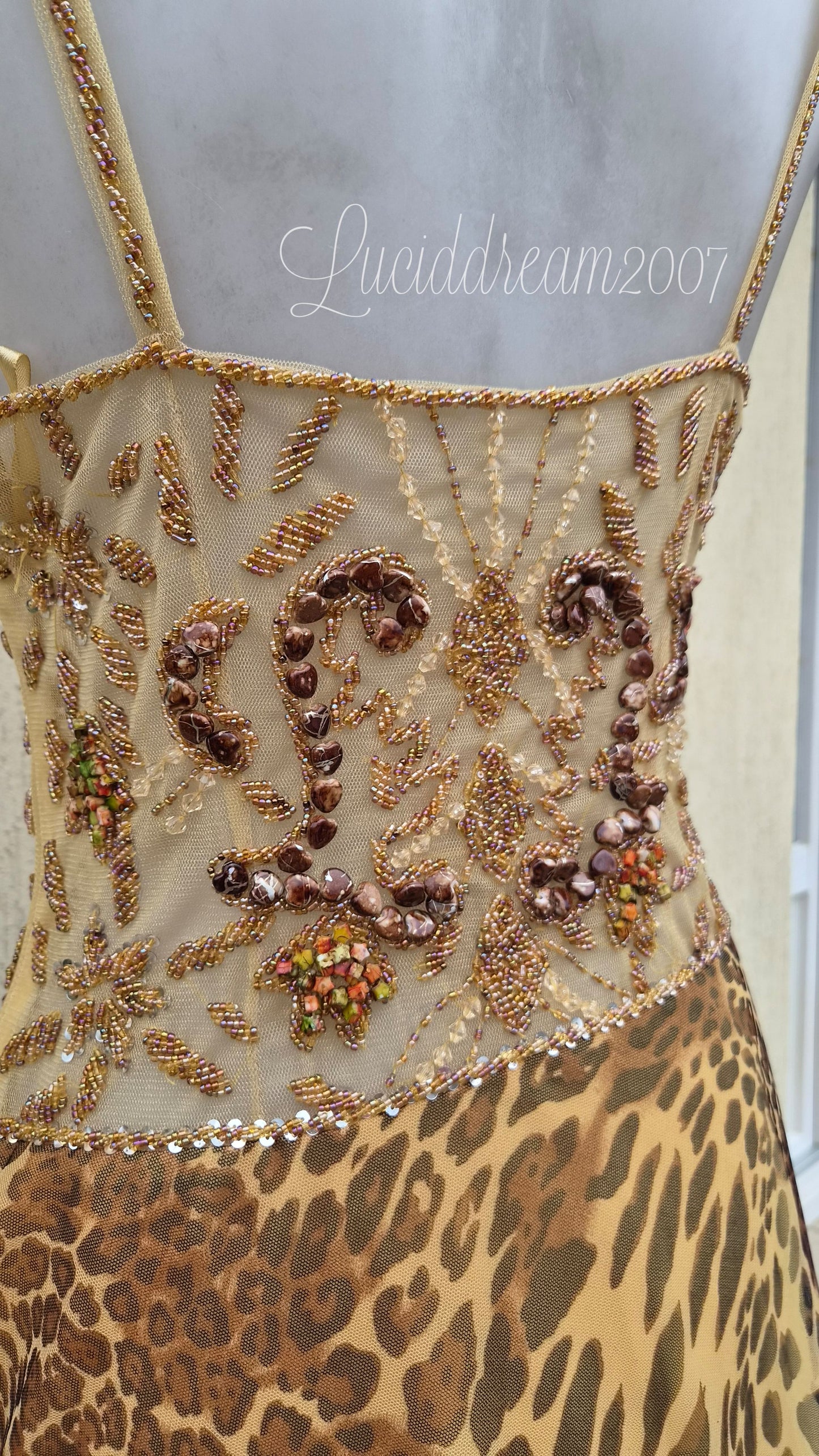 Robe léopard tons dorés
