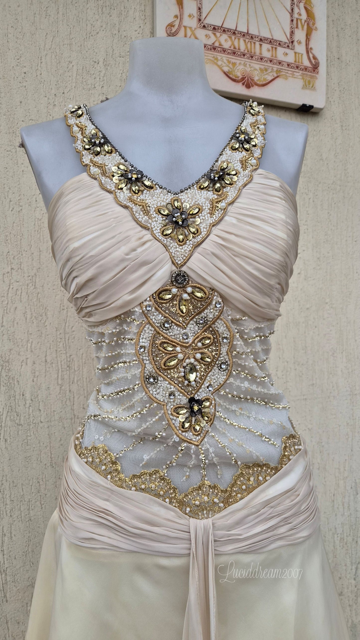 Robe de soirée crème brodée