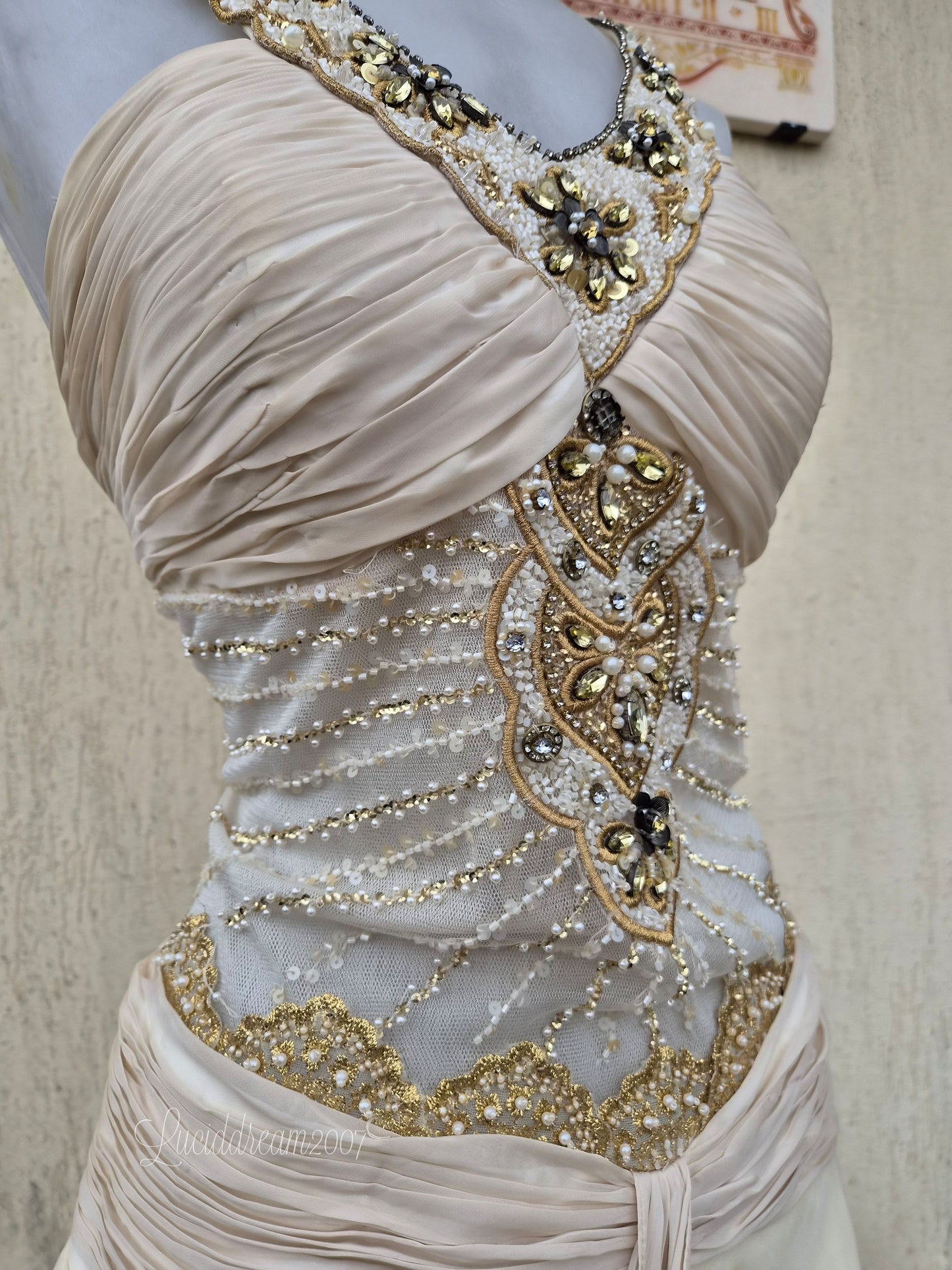 Robe de soirée crème brodée