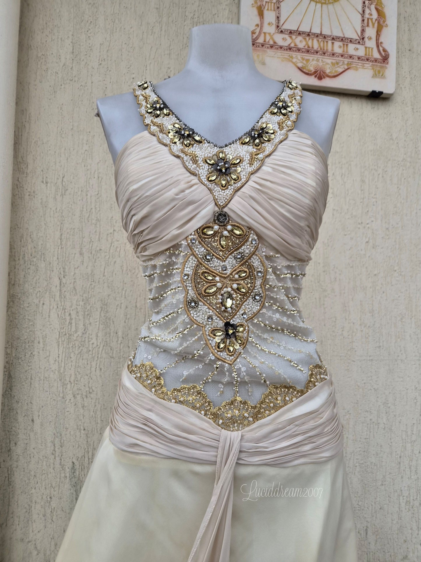 Robe de soirée crème brodée