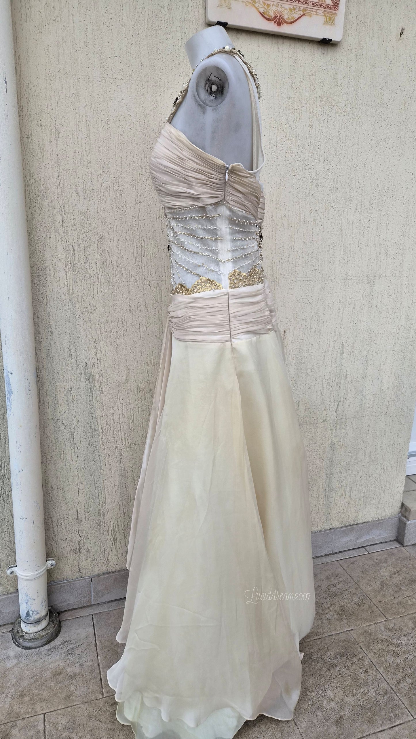 Robe de soirée crème brodée