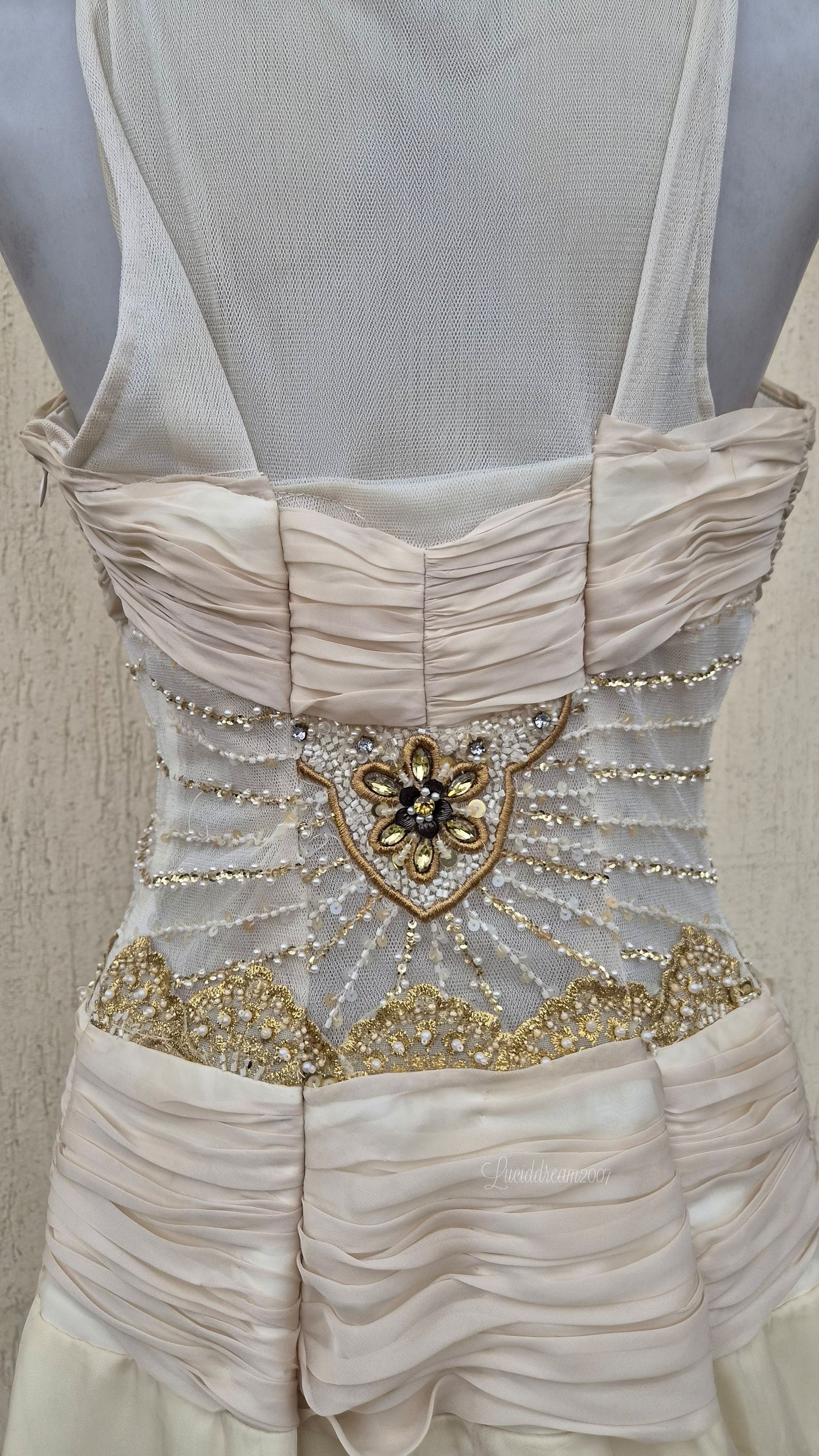 Robe de soirée crème brodée