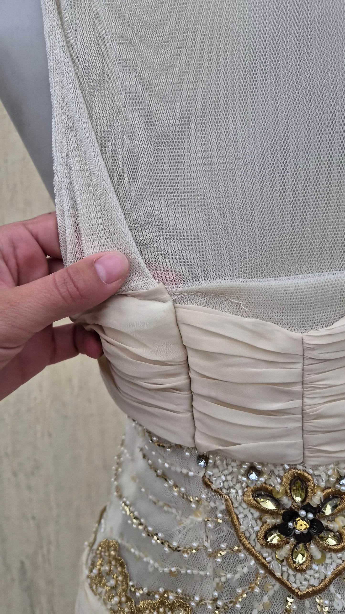Robe de soirée crème brodée