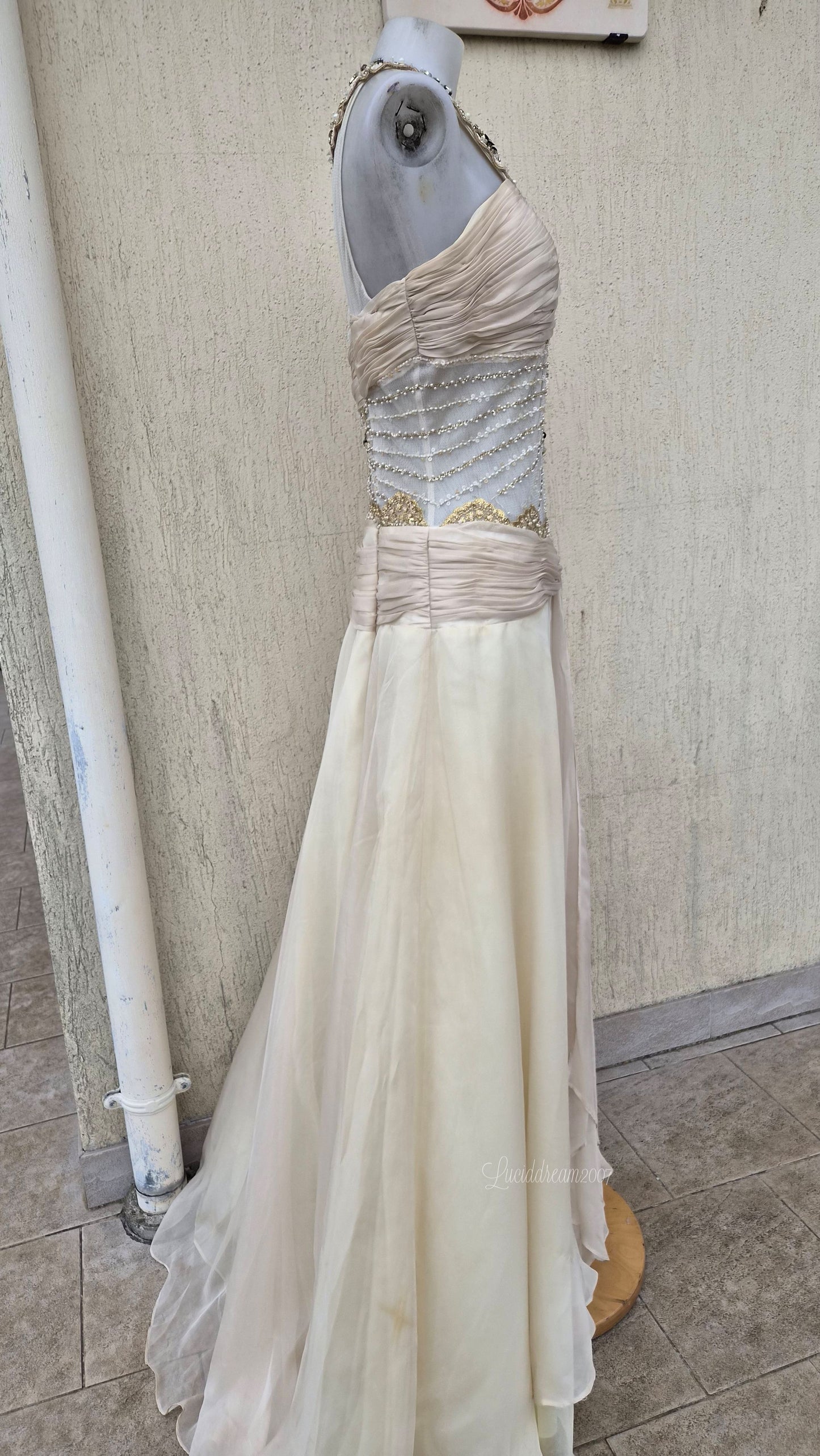 Robe de soirée crème brodée