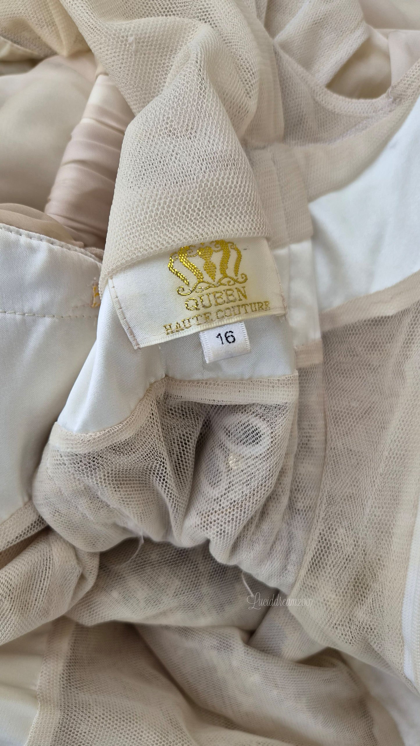 Robe de soirée crème brodée