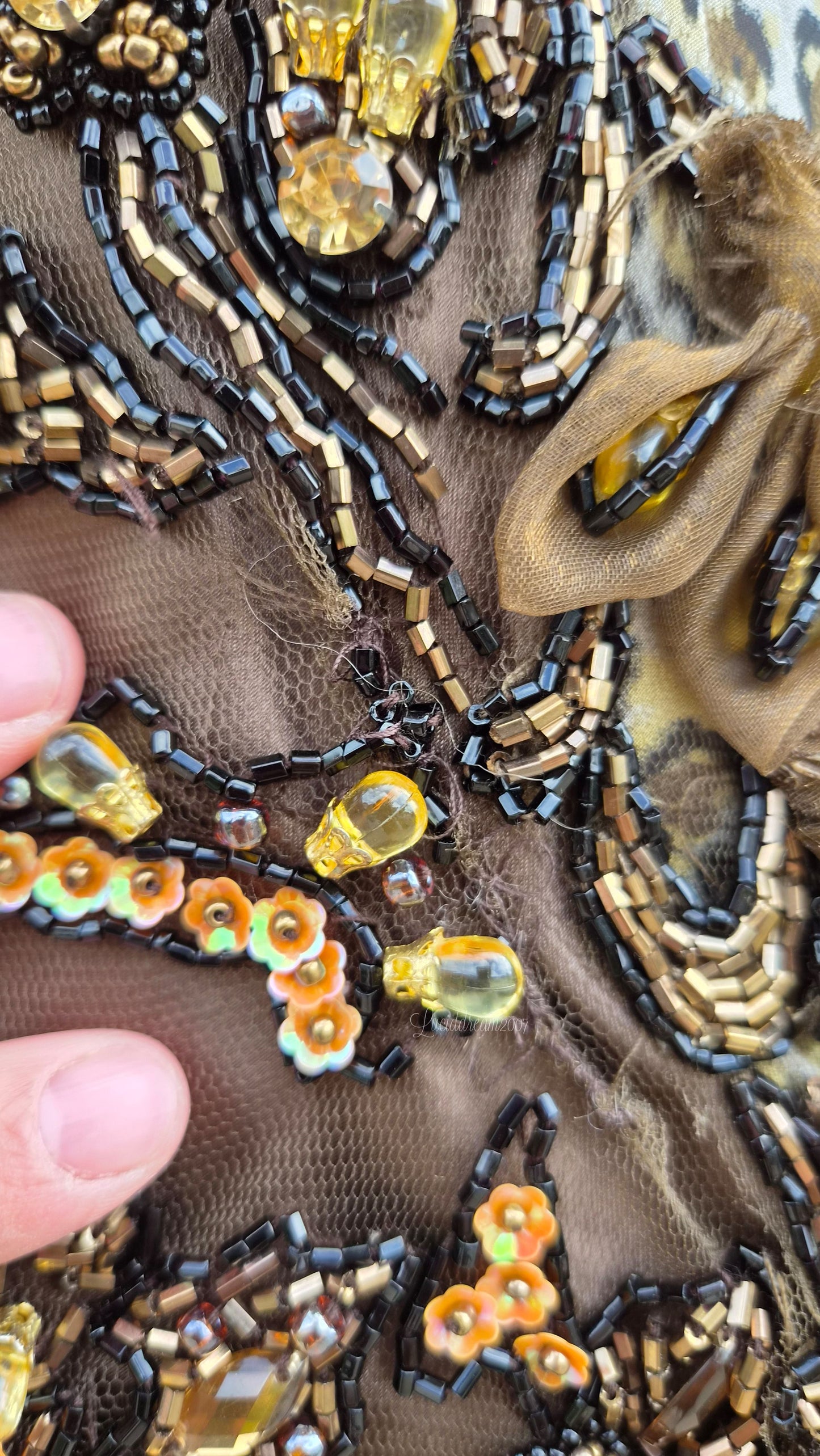 Robe en soie motif léopard brodée