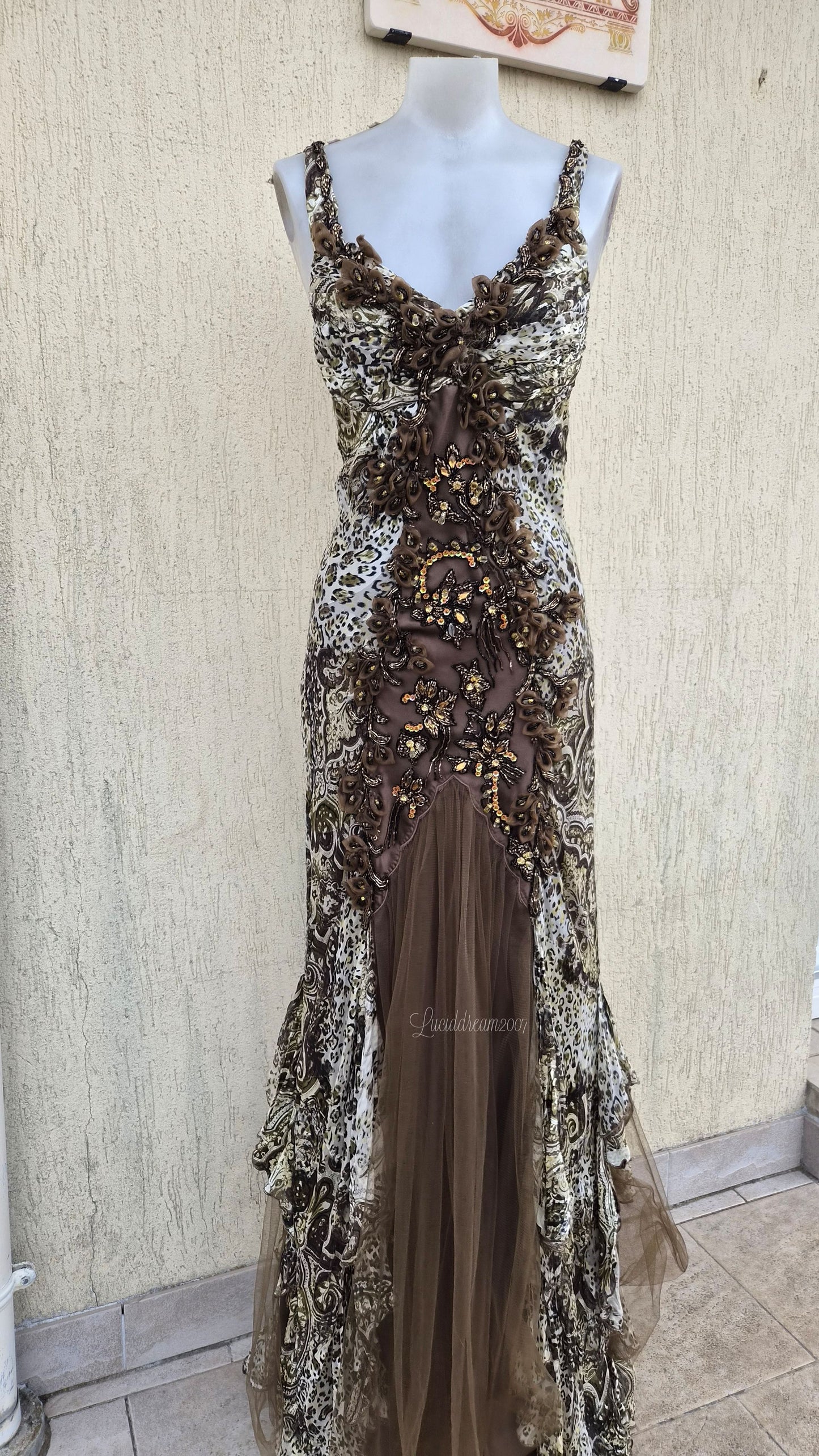 Robe vintage en soie brodée de perles et sequins. Avec un motif léopard et dutule. Parfaite prom dress style fairycore, alternatif