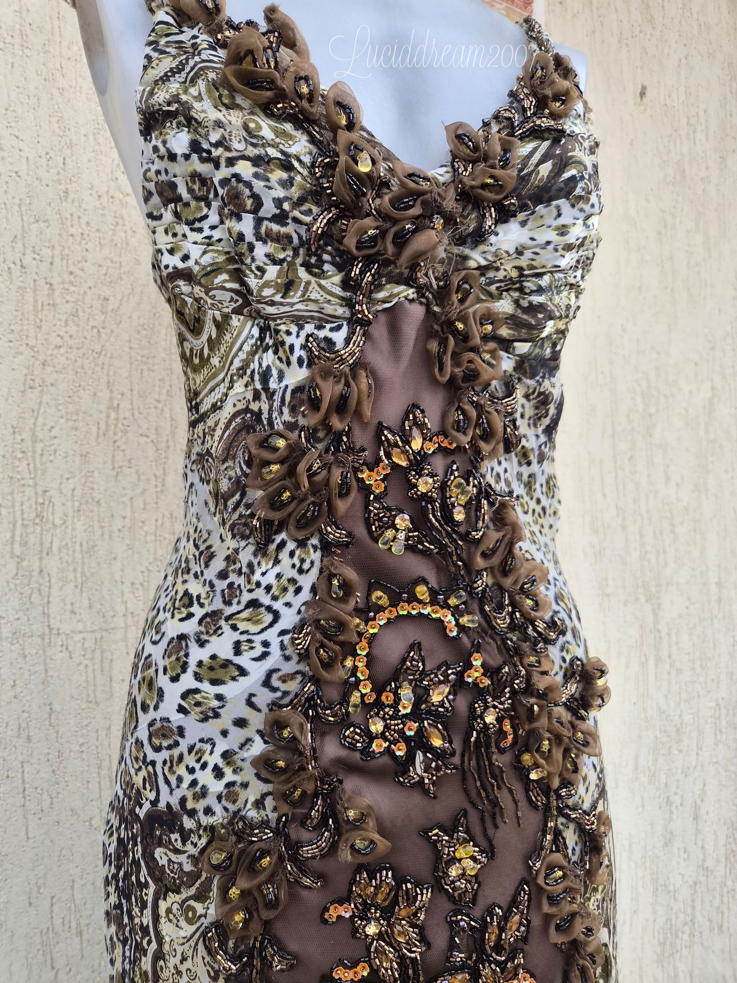 Robe en soie motif léopard brodée